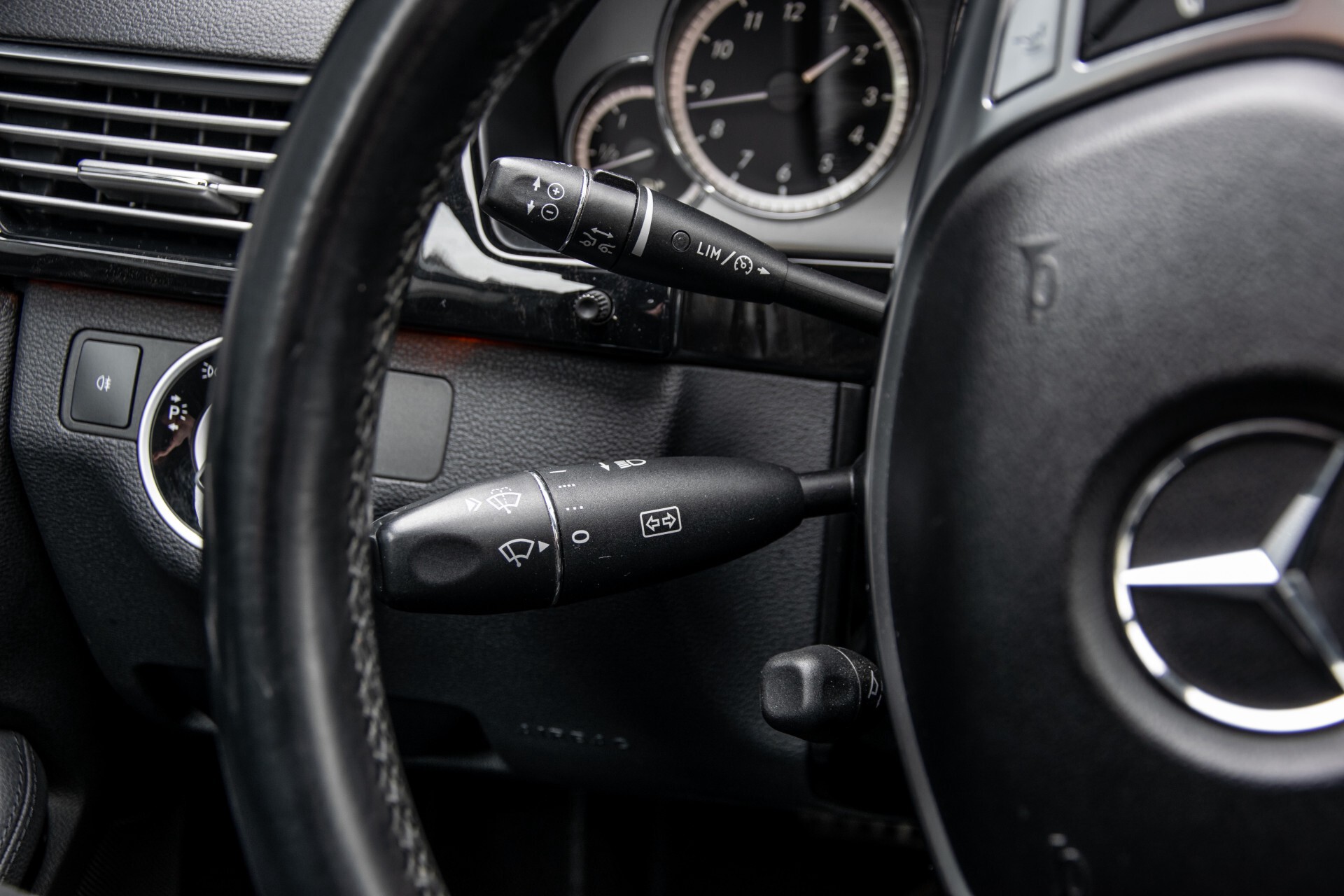 Mercedes-Benz E-Klasse 350 Cdi AMG Distronic/Keyless/Panorama/Comand/Sound/Mem/19" Aut7 Foto 10