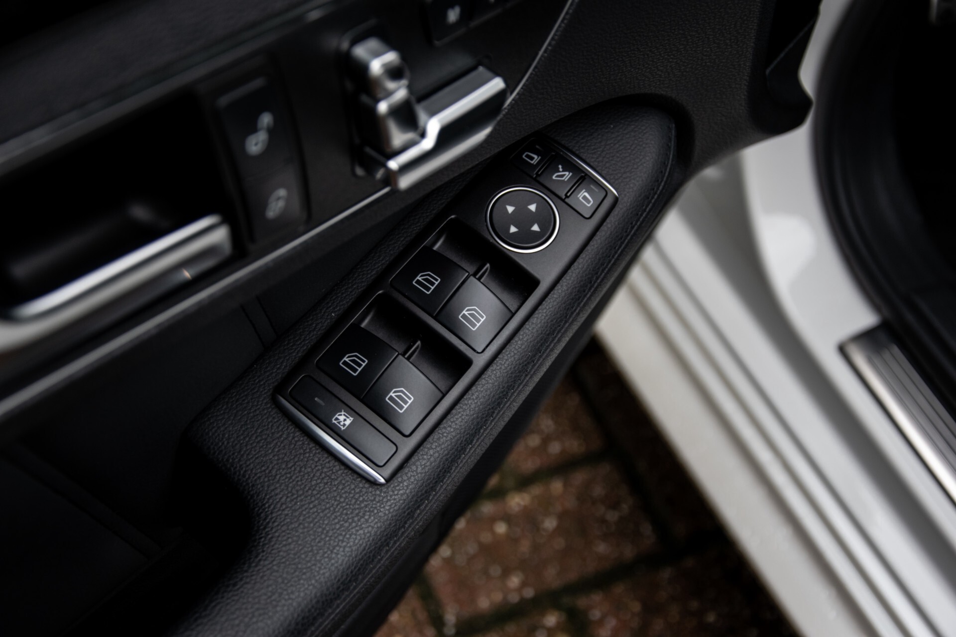 Mercedes-Benz E-Klasse 350 Cdi AMG Distronic/Keyless/Panorama/Comand/Sound/Mem/19" Aut7 Foto 34