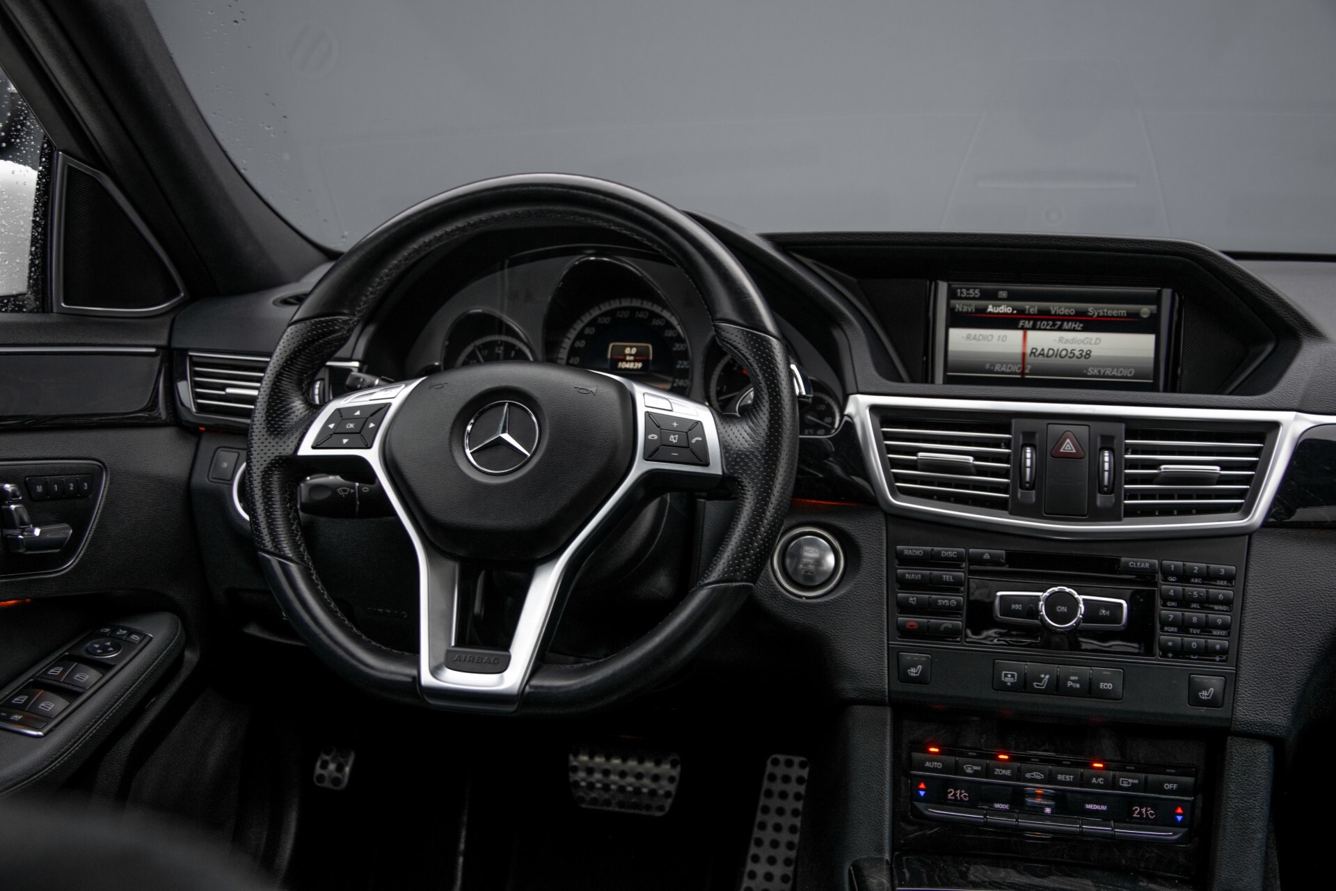 Mercedes-Benz E-Klasse 350 Cdi AMG Distronic/Keyless/Panorama/Comand/Sound/Mem/19" Aut7 Foto 6