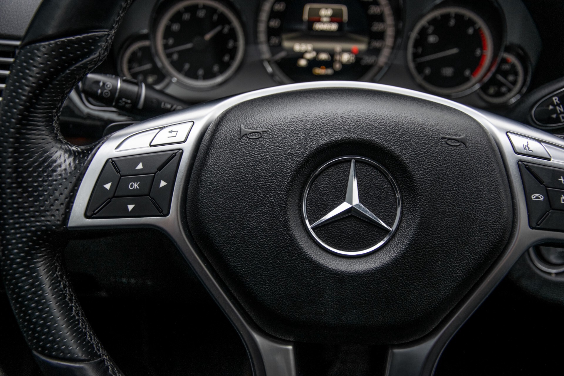 Mercedes-Benz E-Klasse 350 Cdi AMG Distronic/Keyless/Panorama/Comand/Sound/Mem/19" Aut7 Foto 9