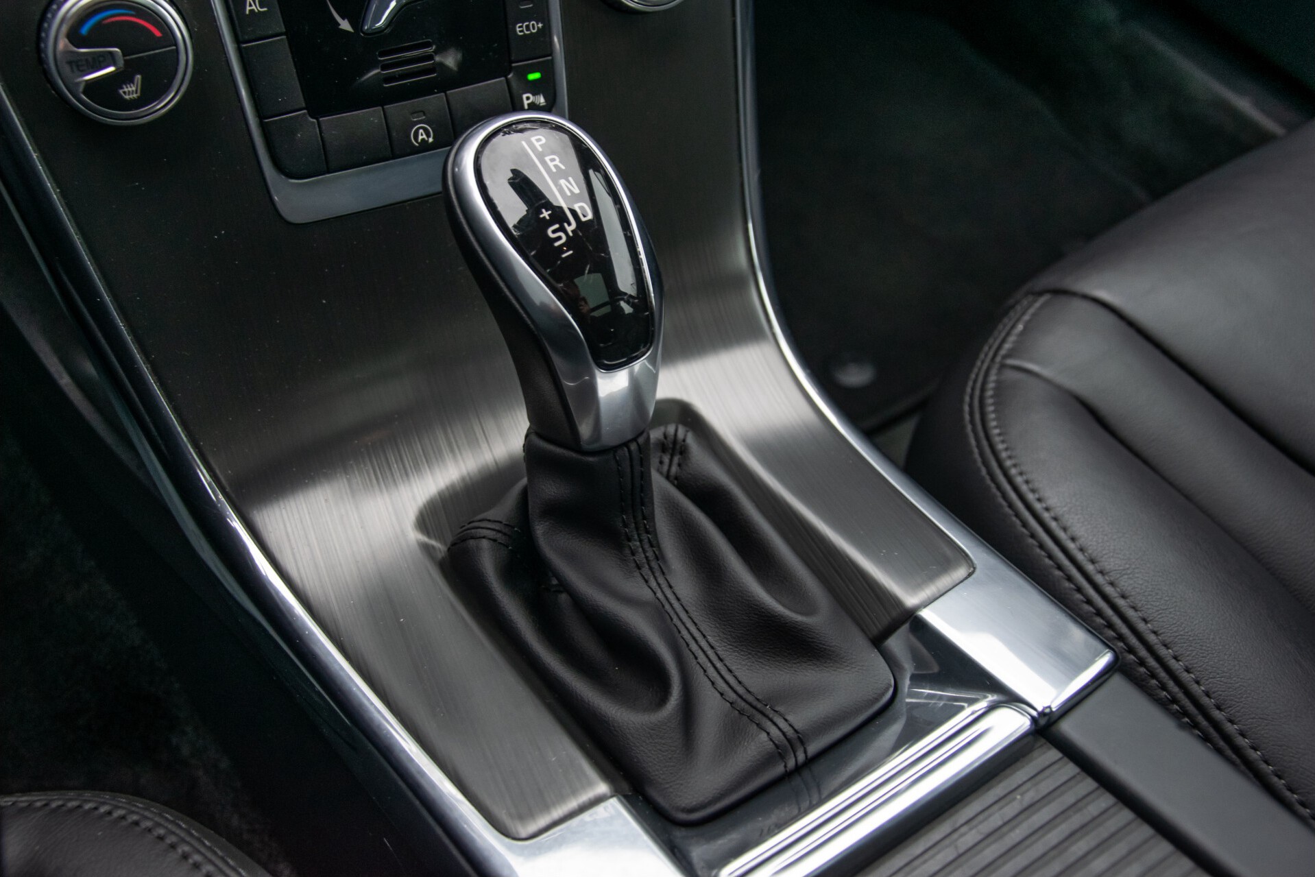 Volvo XC60 2.0 T5 FWD Ocean Race Panorama/Leer/Dealer OH Aut8 Foto 24