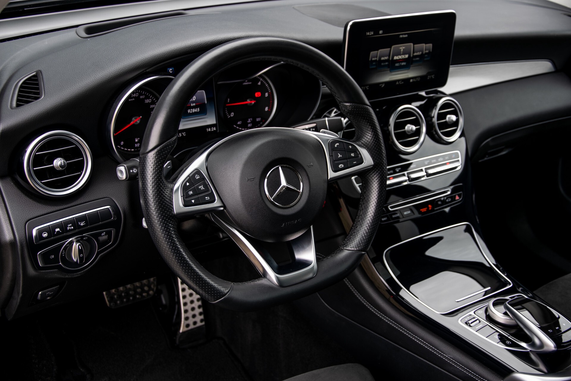 Mercedes-Benz GLC 220 d 4-M AMG/Distronic/Panorama/Comand/HUD/Afn-Trhk Aut9 Foto 17