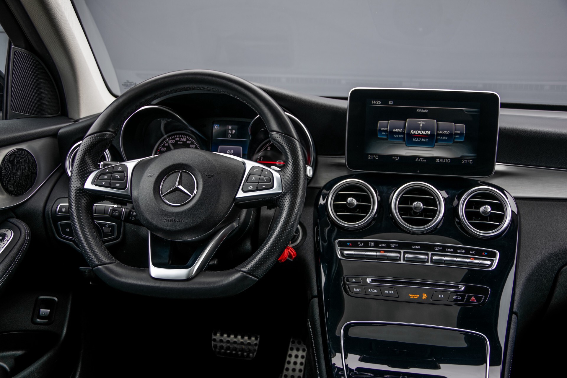 Mercedes-Benz GLC 220 d 4-M AMG/Distronic/Panorama/Comand/HUD/Afn-Trhk Aut9 Foto 6