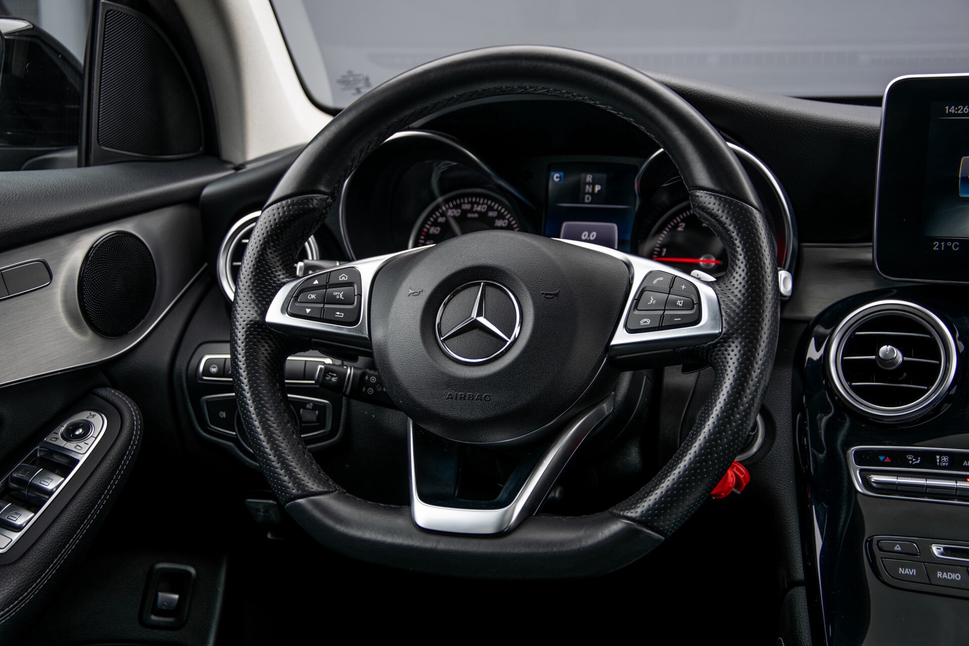 Mercedes-Benz GLC 220 d 4-M AMG/Distronic/Panorama/Comand/HUD/Afn-Trhk Aut9 Foto 8