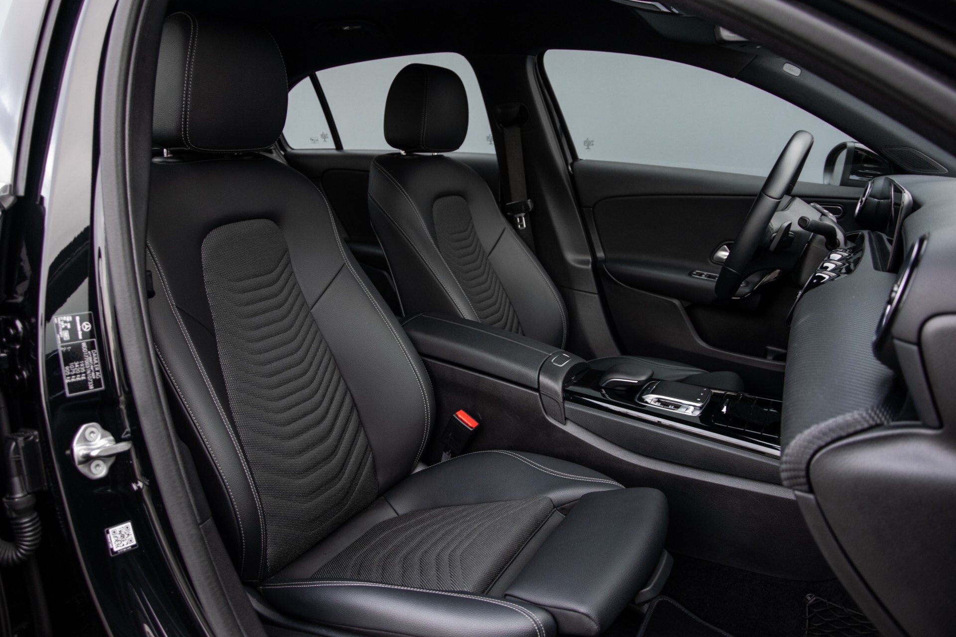 Mercedes-Benz A-Klasse 180 d Style MBUX/Camera/Stoelverwarming/LED Aut7 Foto 3