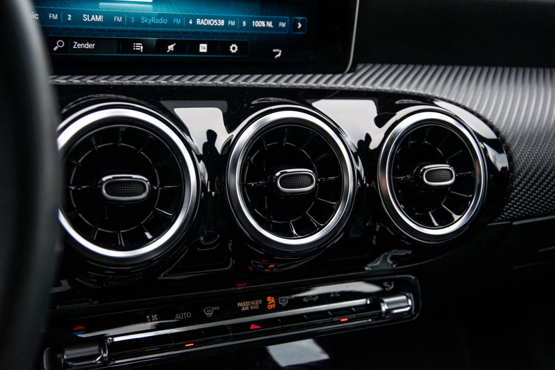 Mercedes-Benz A-Klasse 180 d Style MBUX/Camera/Stoelverwarming/LED Aut7 Foto 38