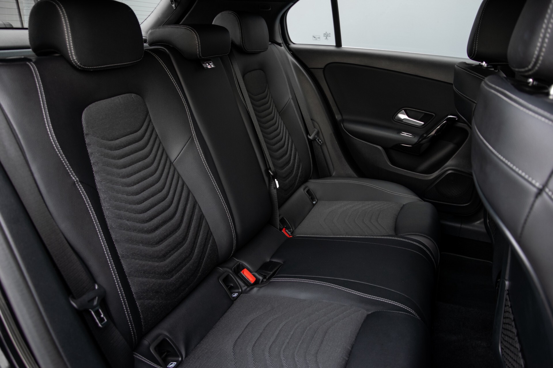 Mercedes-Benz A-Klasse 180 d Style MBUX/Camera/Stoelverwarming/LED Aut7 Foto 4