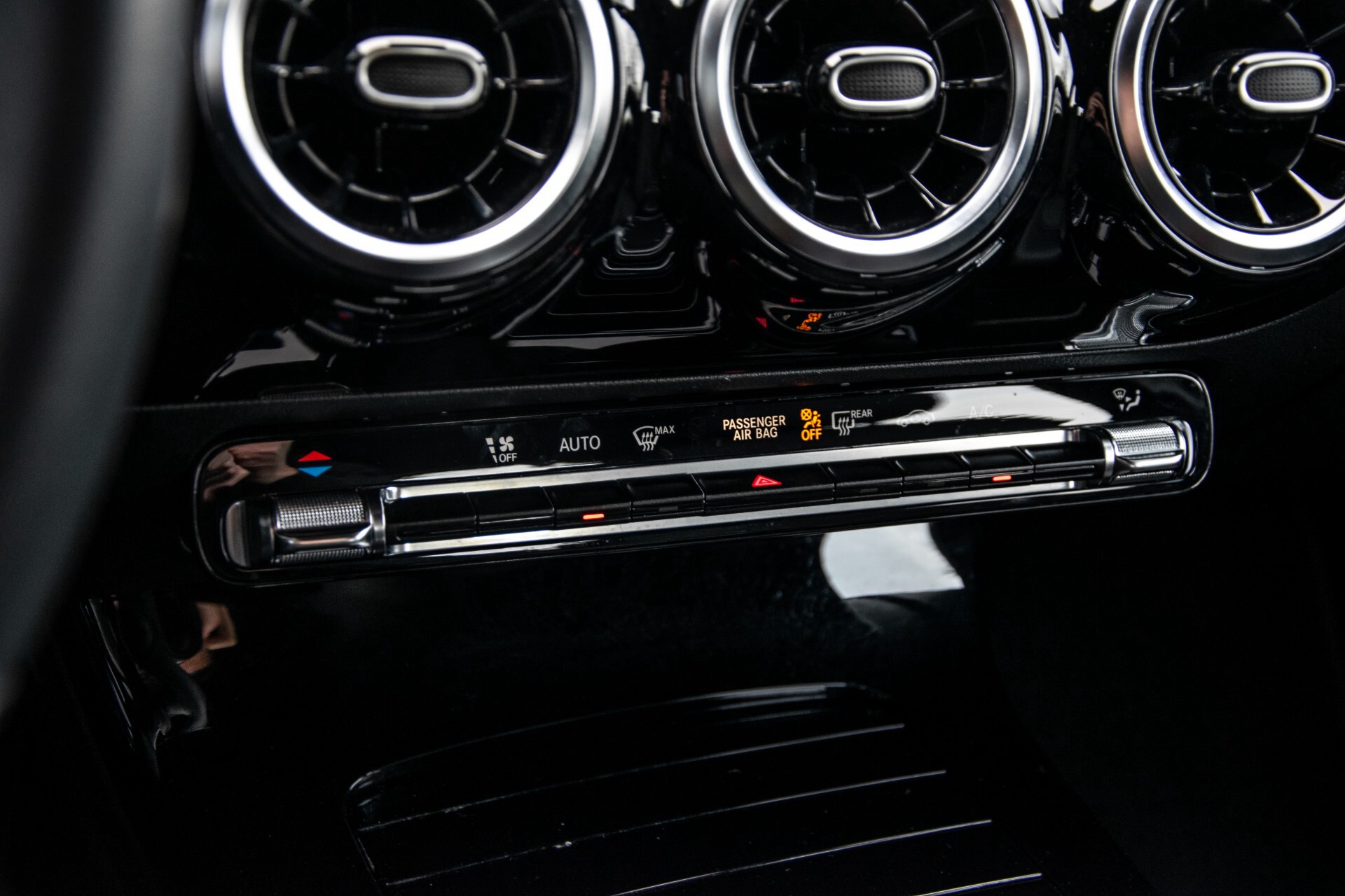 Mercedes-Benz A-Klasse 180 d Style MBUX/Camera/Stoelverwarming/LED Aut7 Foto 40