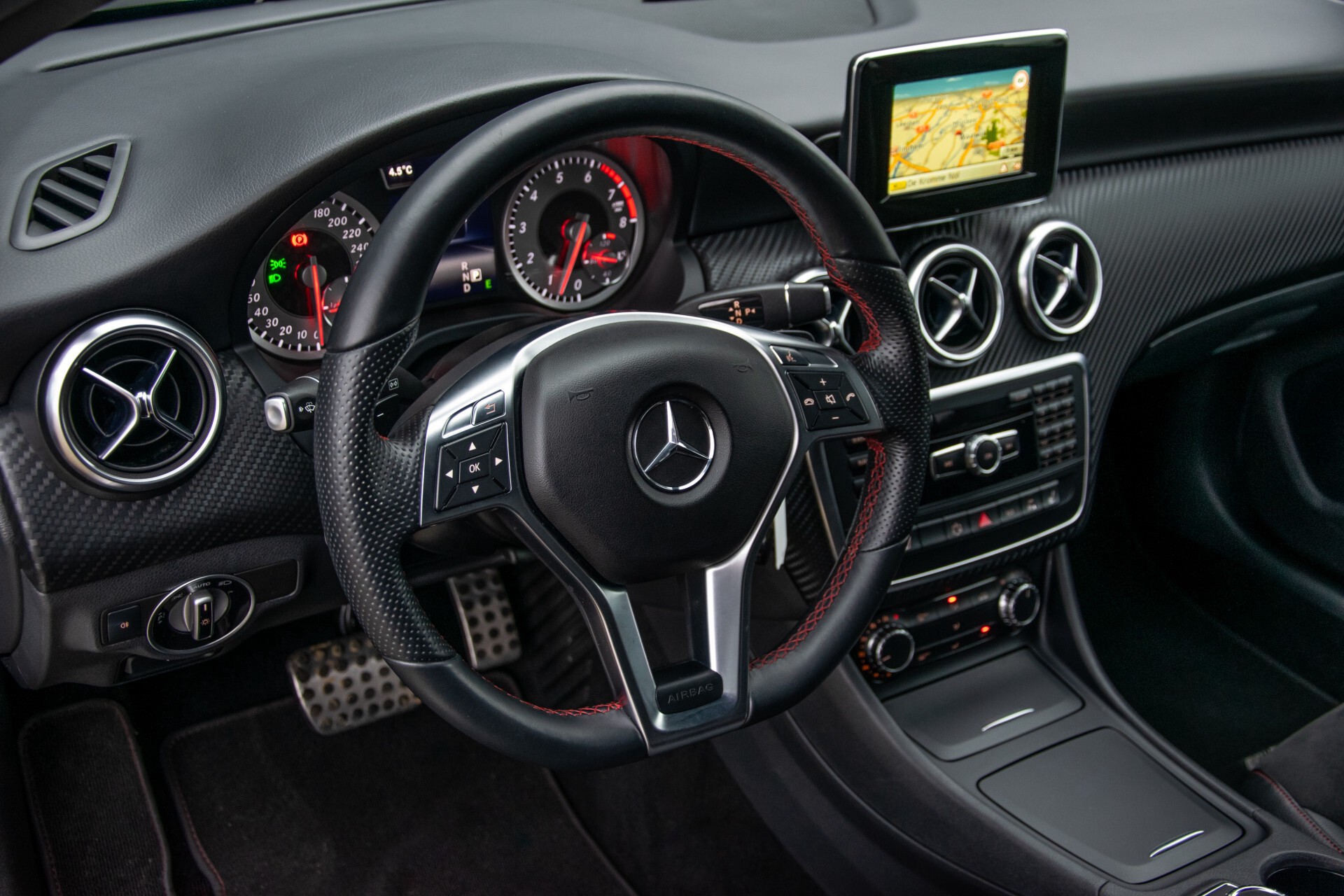 Mercedes-Benz A-Klasse 180 AMG Dynamic Handling/Camera/Xenon/Navi/Privacy Aut7 Foto 16