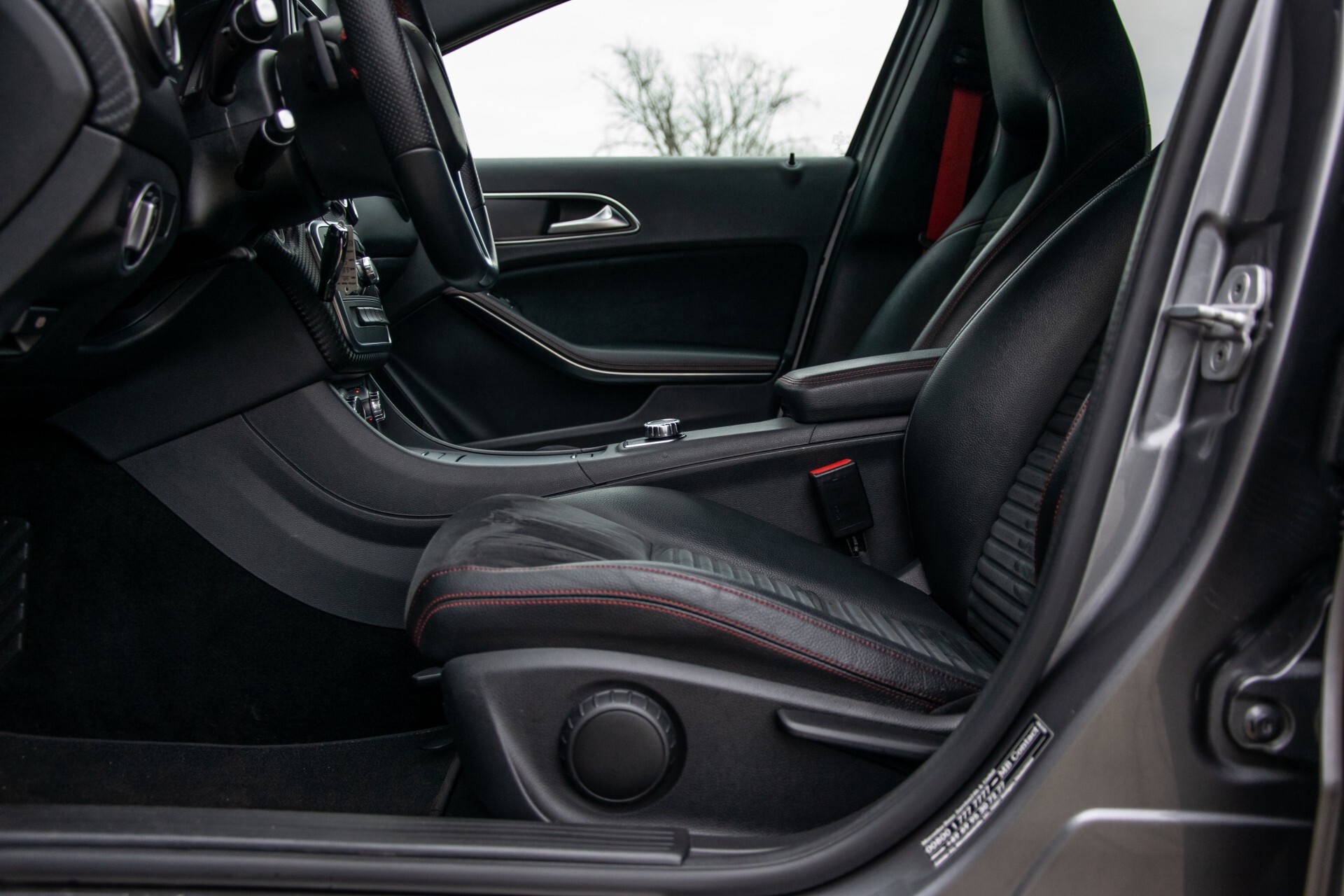 Mercedes-Benz A-Klasse 180 AMG Dynamic Handling/Camera/Xenon/Navi/Privacy Aut7 Foto 18