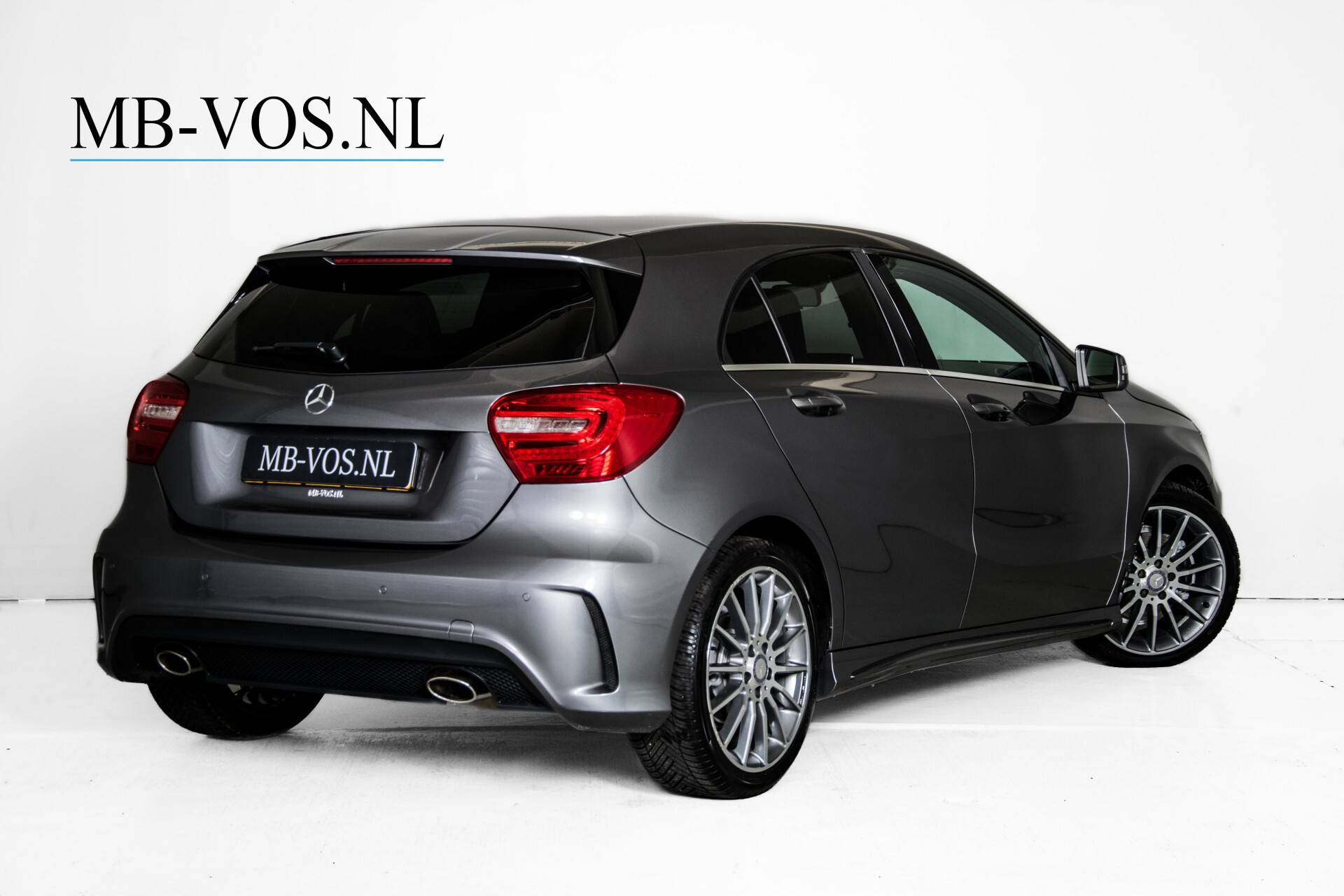 Mercedes-Benz A-Klasse 180 AMG Dynamic Handling/Camera/Xenon/Navi/Privacy Aut7 Foto 2