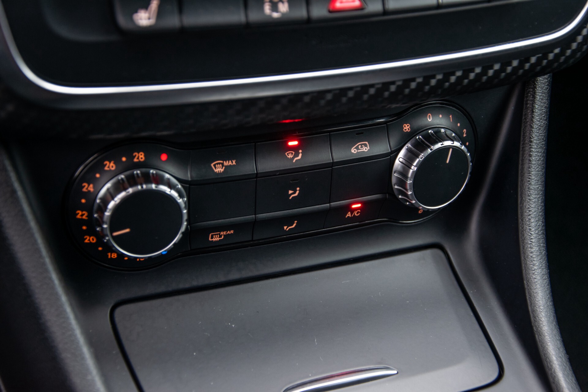Mercedes-Benz A-Klasse 180 AMG Dynamic Handling/Camera/Xenon/Navi/Privacy Aut7 Foto 24