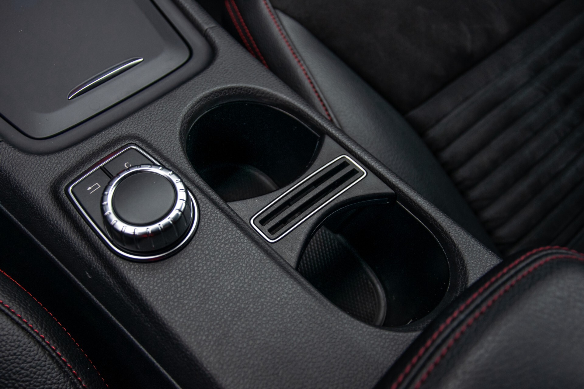 Mercedes-Benz A-Klasse 180 AMG Dynamic Handling/Camera/Xenon/Navi/Privacy Aut7 Foto 29