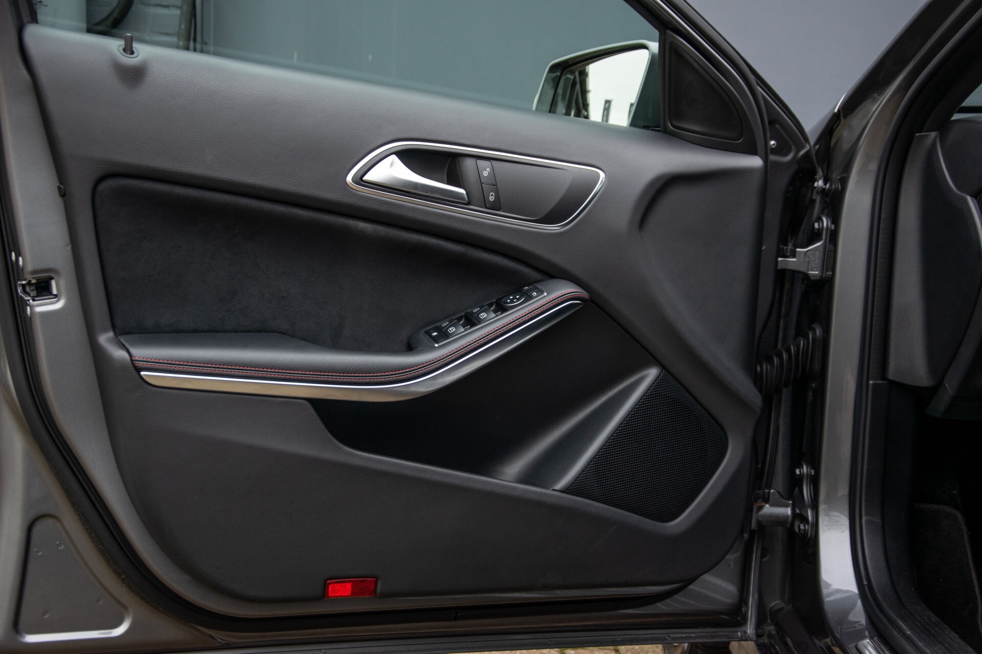 Mercedes-Benz A-Klasse 180 AMG Dynamic Handling/Camera/Xenon/Navi/Privacy Aut7 Foto 33