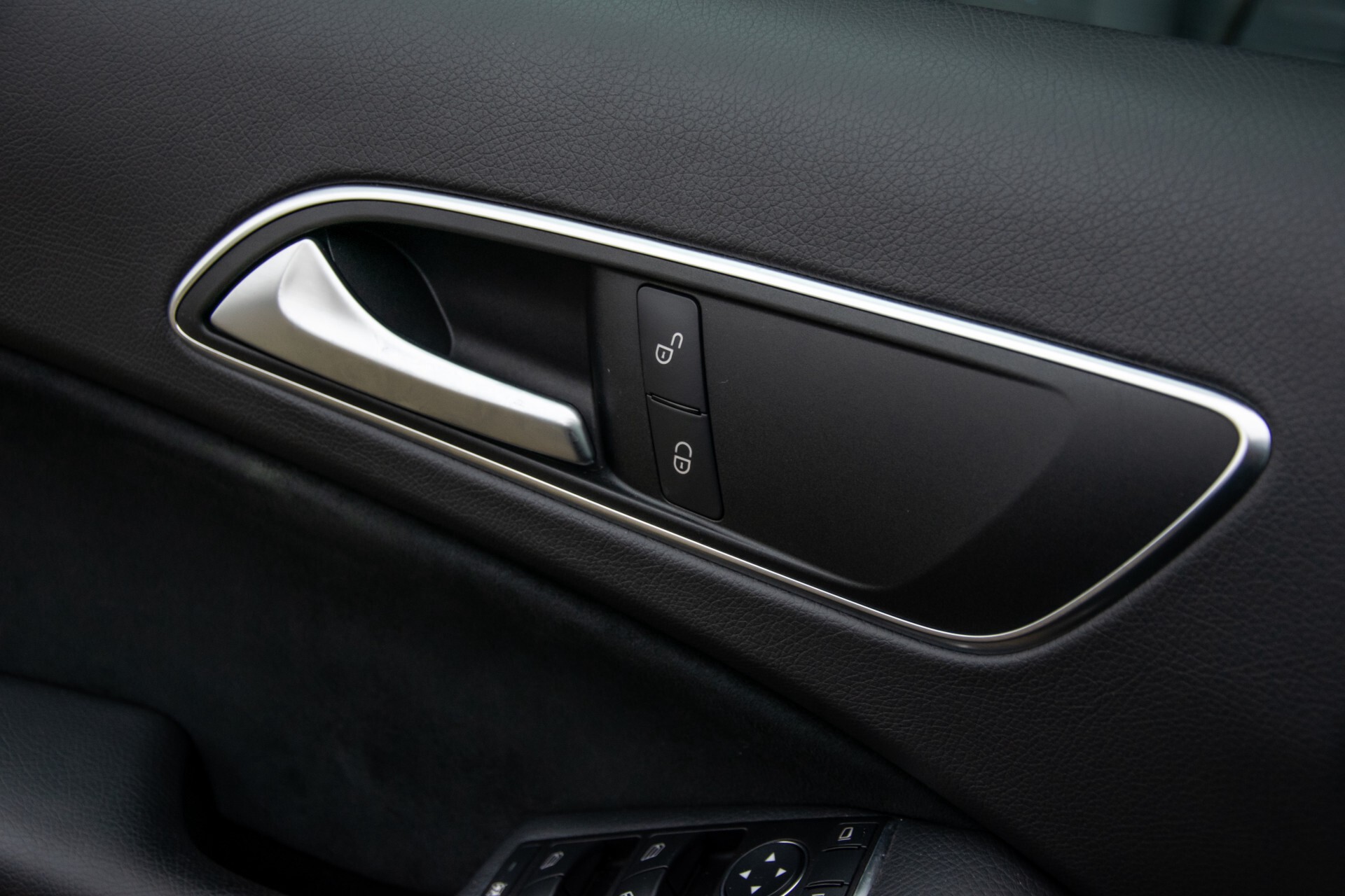 Mercedes-Benz A-Klasse 180 AMG Dynamic Handling/Camera/Xenon/Navi/Privacy Aut7 Foto 35