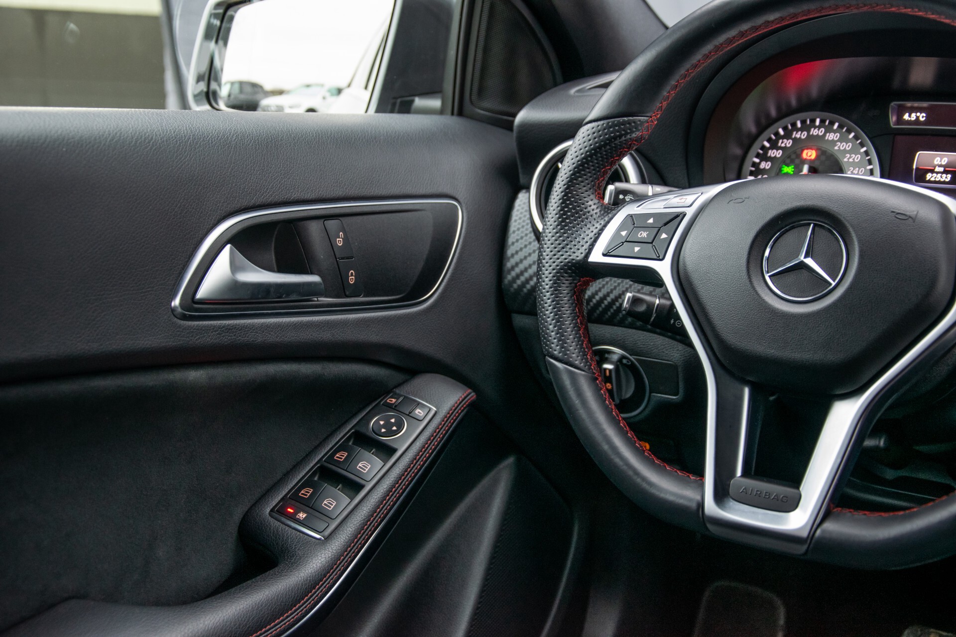 Mercedes-Benz A-Klasse 180 AMG Dynamic Handling/Camera/Xenon/Navi/Privacy Aut7 Foto 36