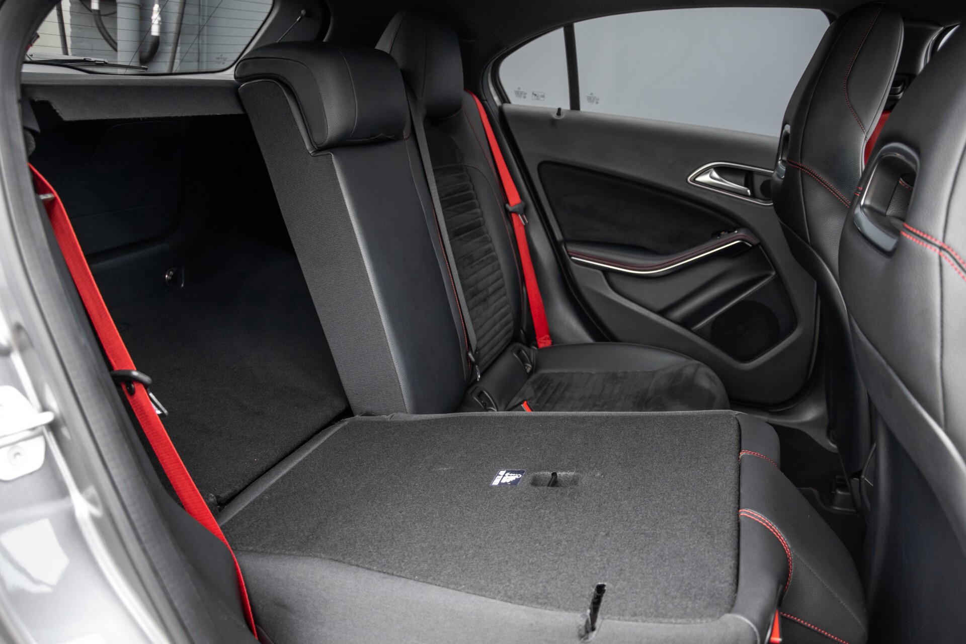 Mercedes-Benz A-Klasse 180 AMG Dynamic Handling/Camera/Xenon/Navi/Privacy Aut7 Foto 5