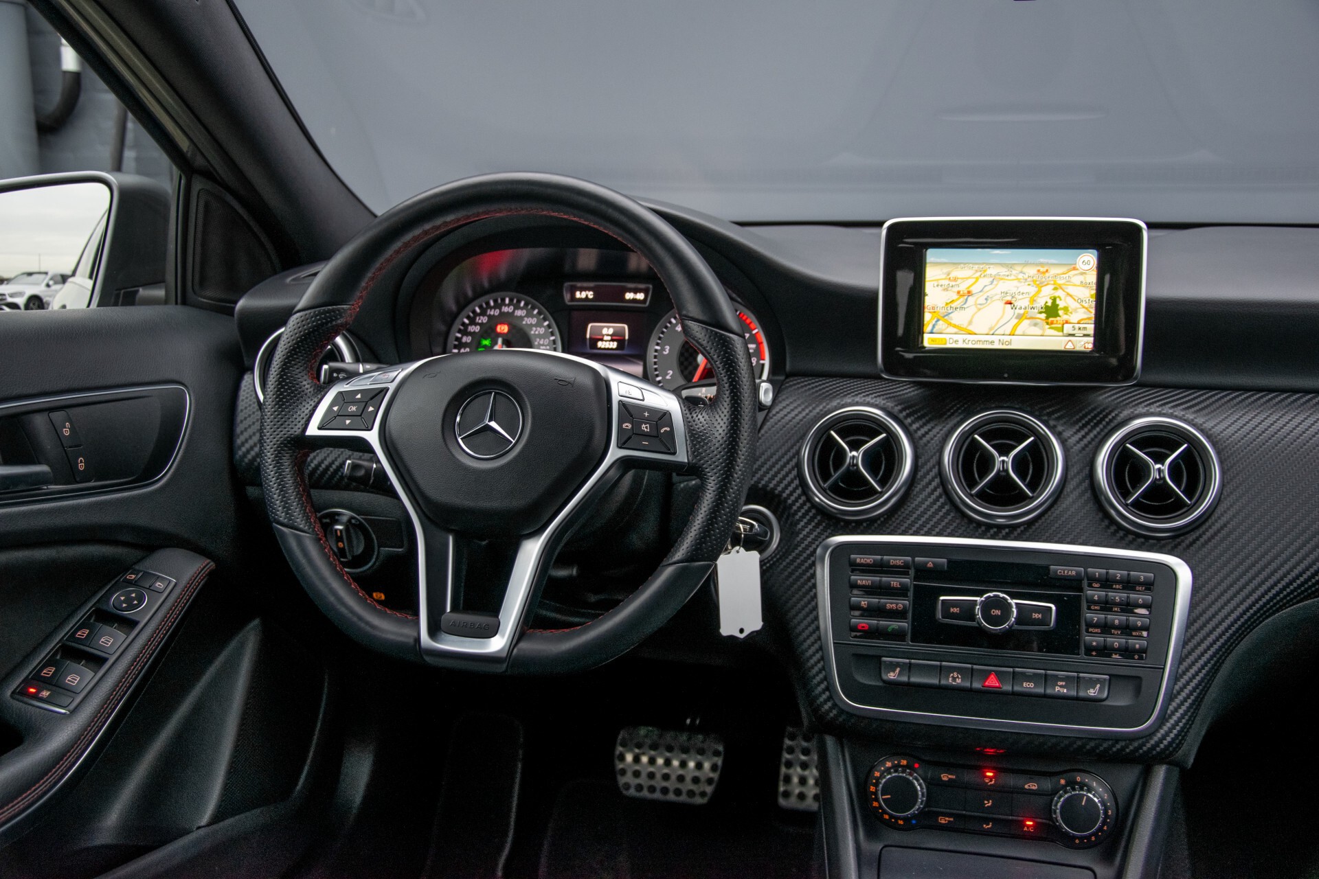 Mercedes-Benz A-Klasse 180 AMG Dynamic Handling/Camera/Xenon/Navi/Privacy Aut7 Foto 6