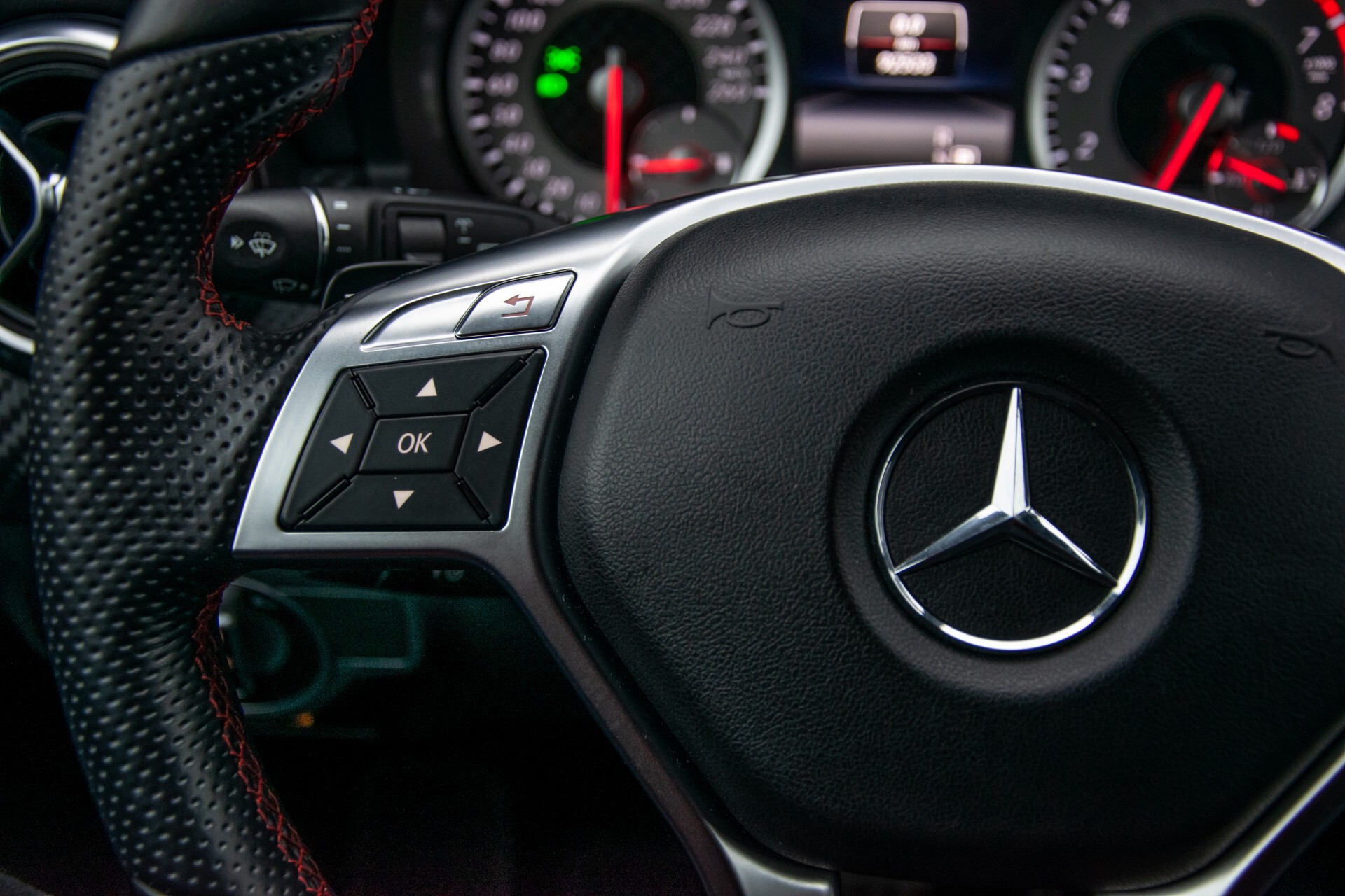 Mercedes-Benz A-Klasse 180 AMG Dynamic Handling/Camera/Xenon/Navi/Privacy Aut7 Foto 9