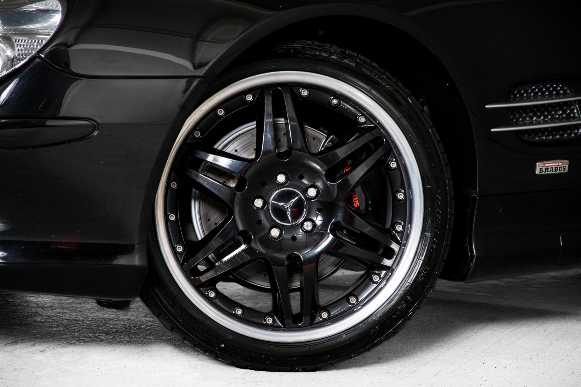 Mercedes-Benz SL-Klasse 500 Brabus uitlaatsysteem/velgen/grille/stuur Aut5 Foto 48