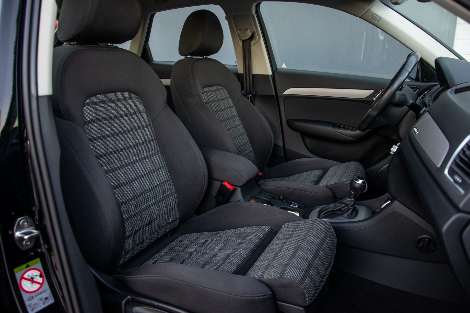 Audi Q3 2.0 TFSI quattro LED/Navi/Ecc/19"/Verw-stoelen Aut7 Foto 3