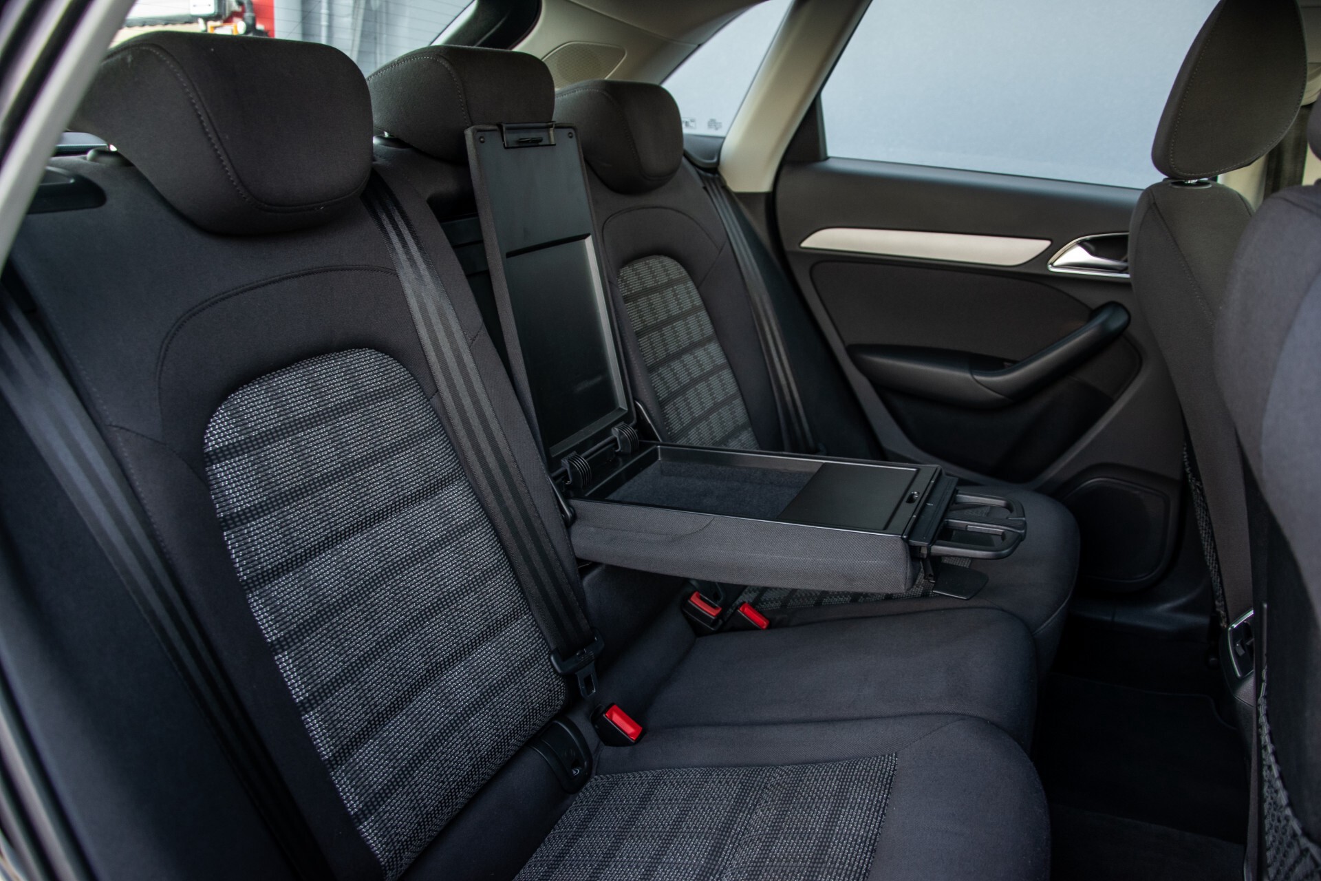 Audi Q3 2.0 TFSI quattro LED/Navi/Ecc/19"/Verw-stoelen Aut7 Foto 5