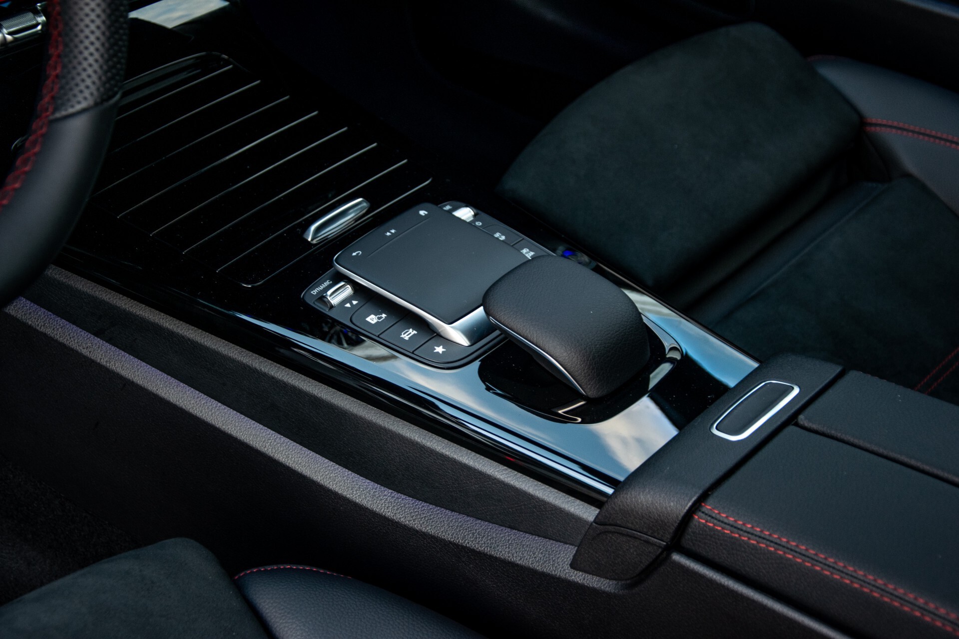 Mercedes-Benz CLA-Klasse Shooting Brake 250 AMG Panorama/Rij-assistentie/Burmester/Night Aut7 Foto 18