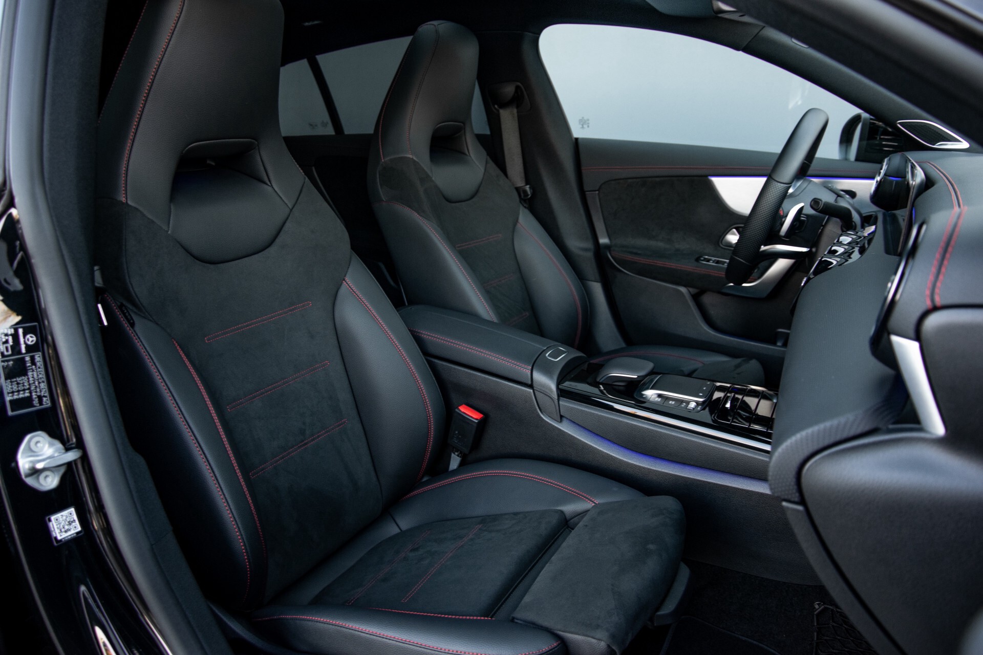 Mercedes-Benz CLA-Klasse Shooting Brake 250 AMG Panorama/Rij-assistentie/Burmester/Night Aut7 Foto 3