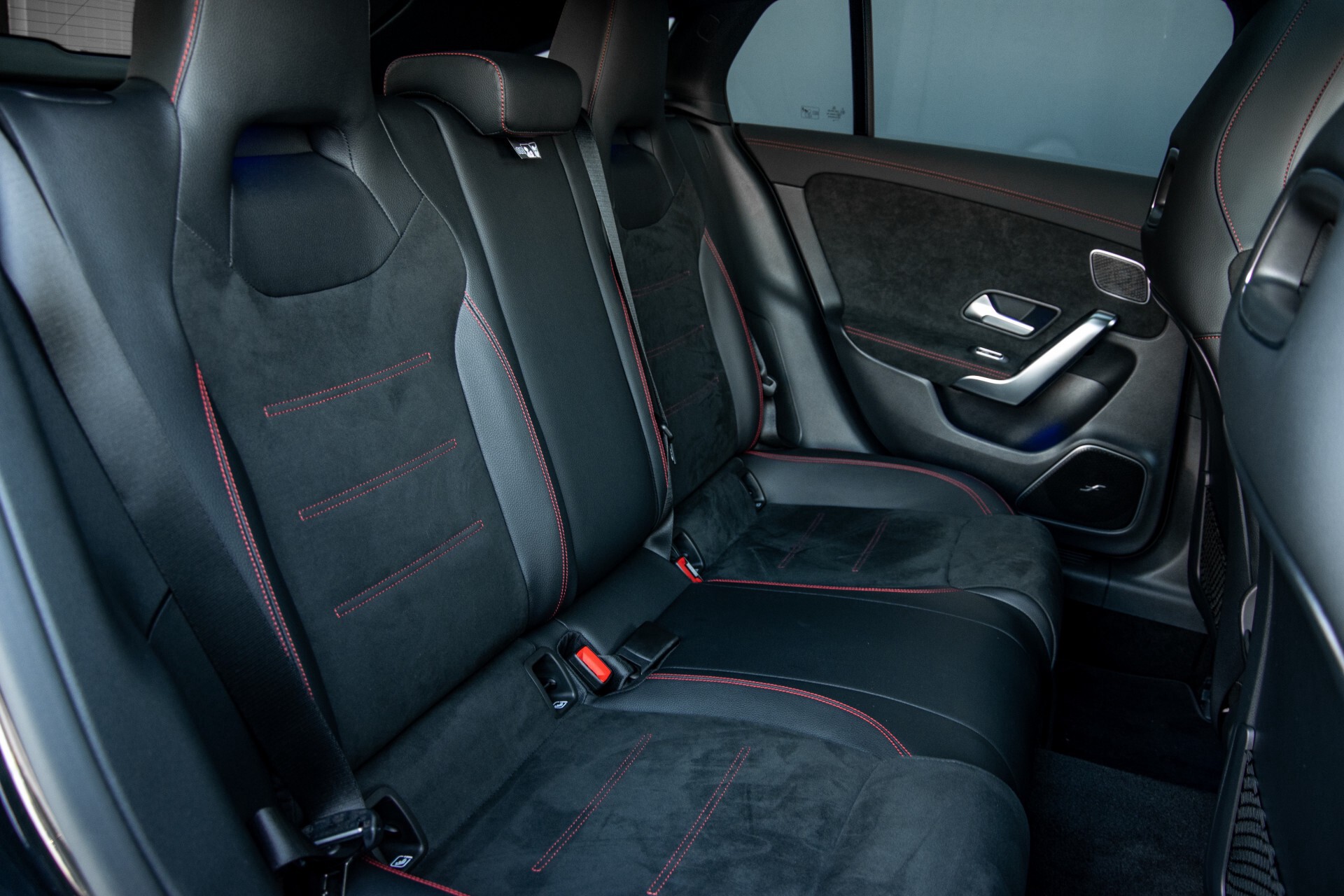 Mercedes-Benz CLA-Klasse Shooting Brake 250 AMG Panorama/Rij-assistentie/Burmester/Night Aut7 Foto 4