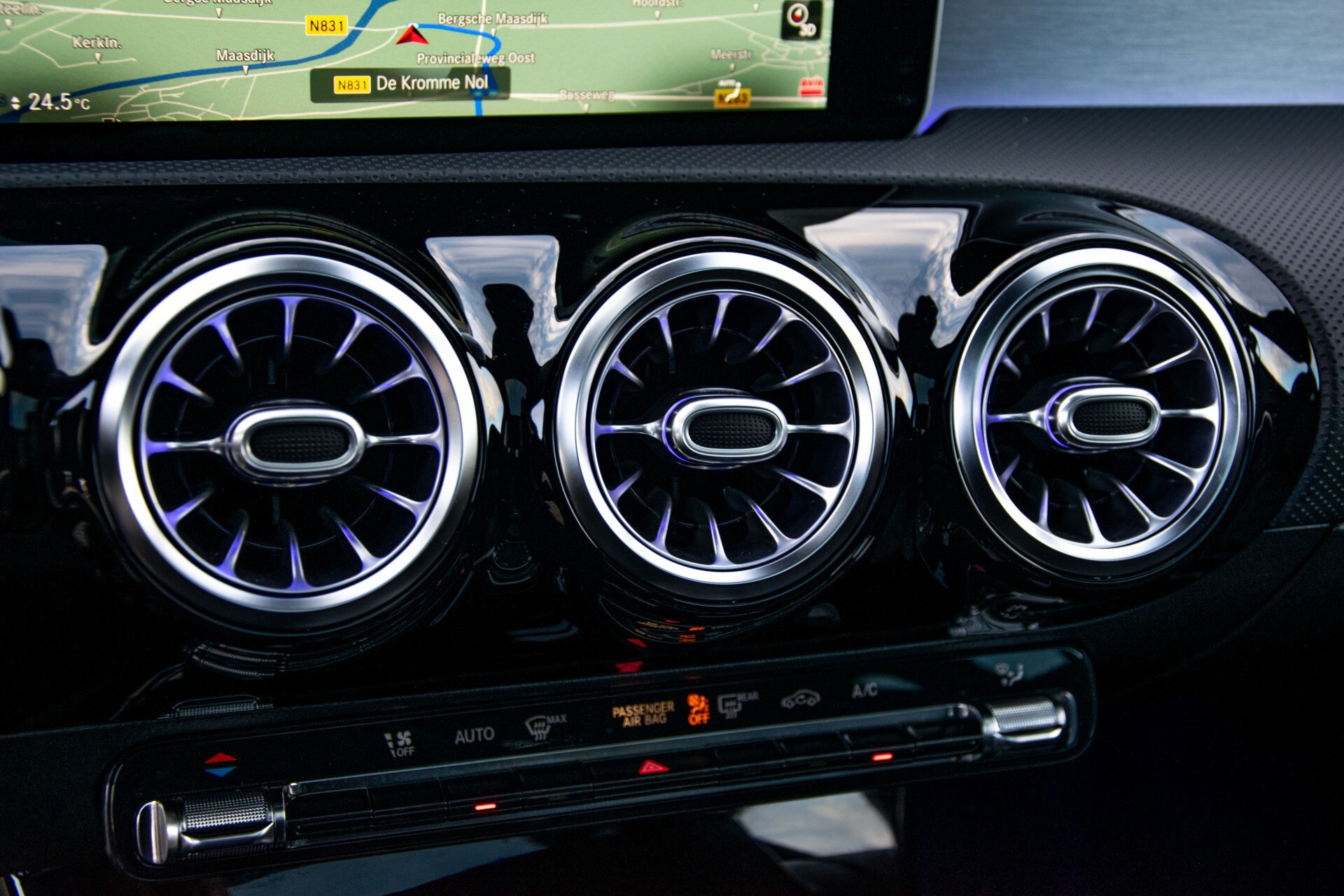 Mercedes-Benz CLA-Klasse Shooting Brake 250 AMG Panorama/Rij-assistentie/Burmester/Night Aut7 Foto 40