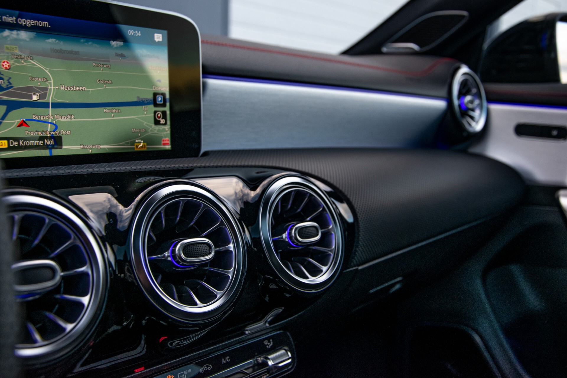 Mercedes-Benz CLA-Klasse Shooting Brake 250 AMG Panorama/Rij-assistentie/Burmester/Night Aut7 Foto 46