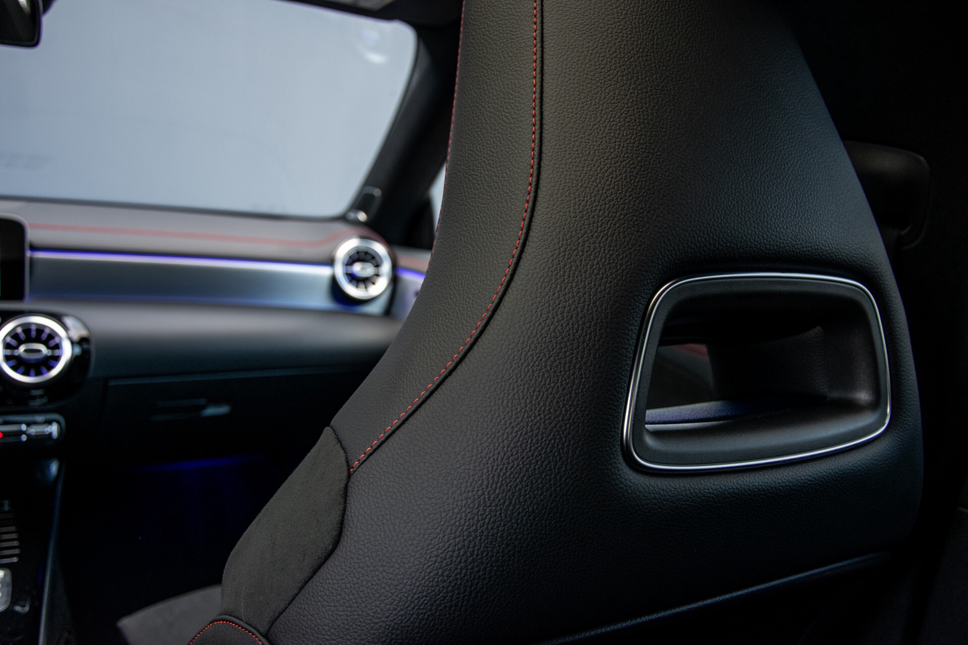 Mercedes-Benz CLA-Klasse Shooting Brake 250 AMG Panorama/Rij-assistentie/Burmester/Night Aut7 Foto 52