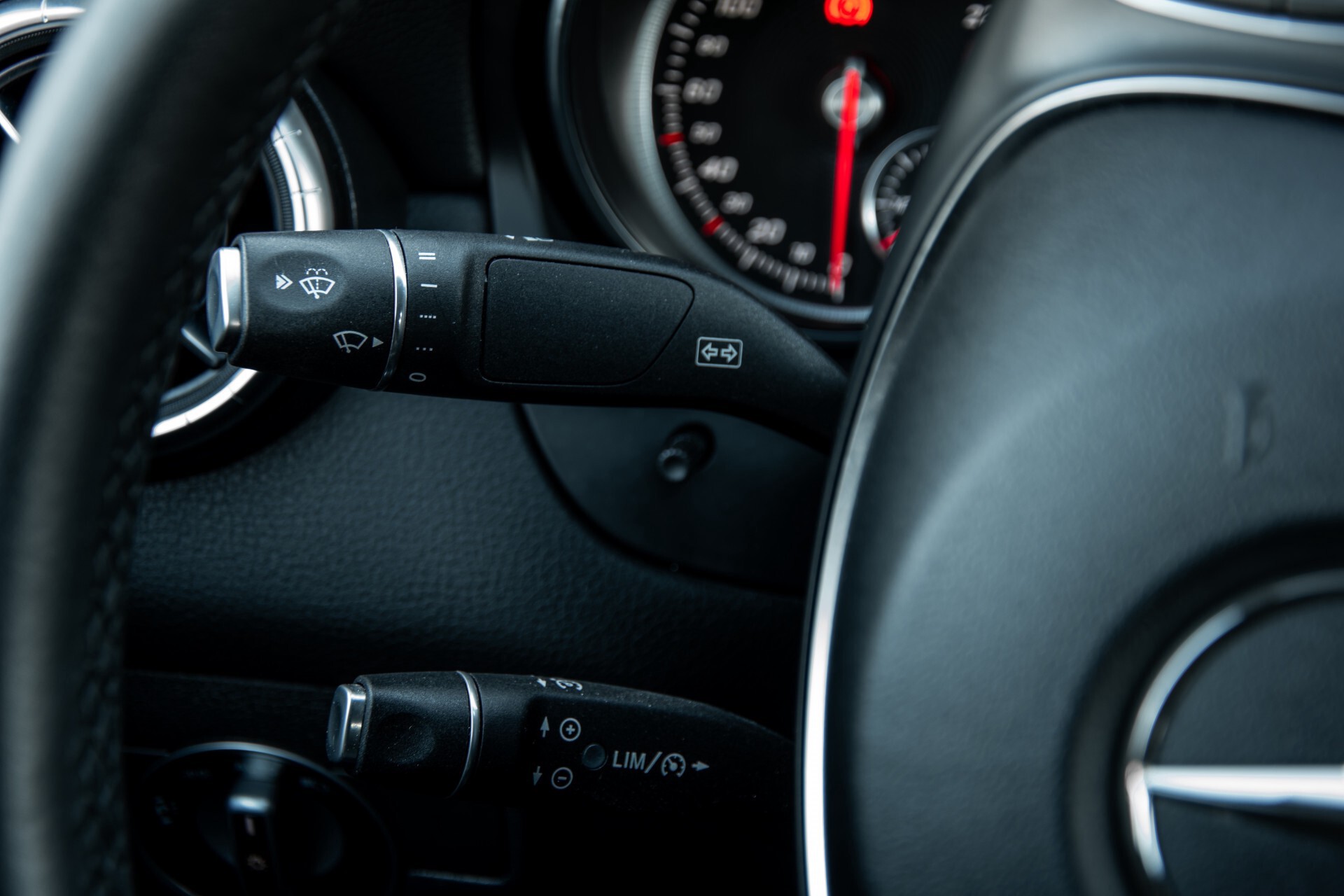 Mercedes-Benz CLA-Klasse 180 Urban Mediadisplay/Stoelverwarming/LED Aut7 Foto 10