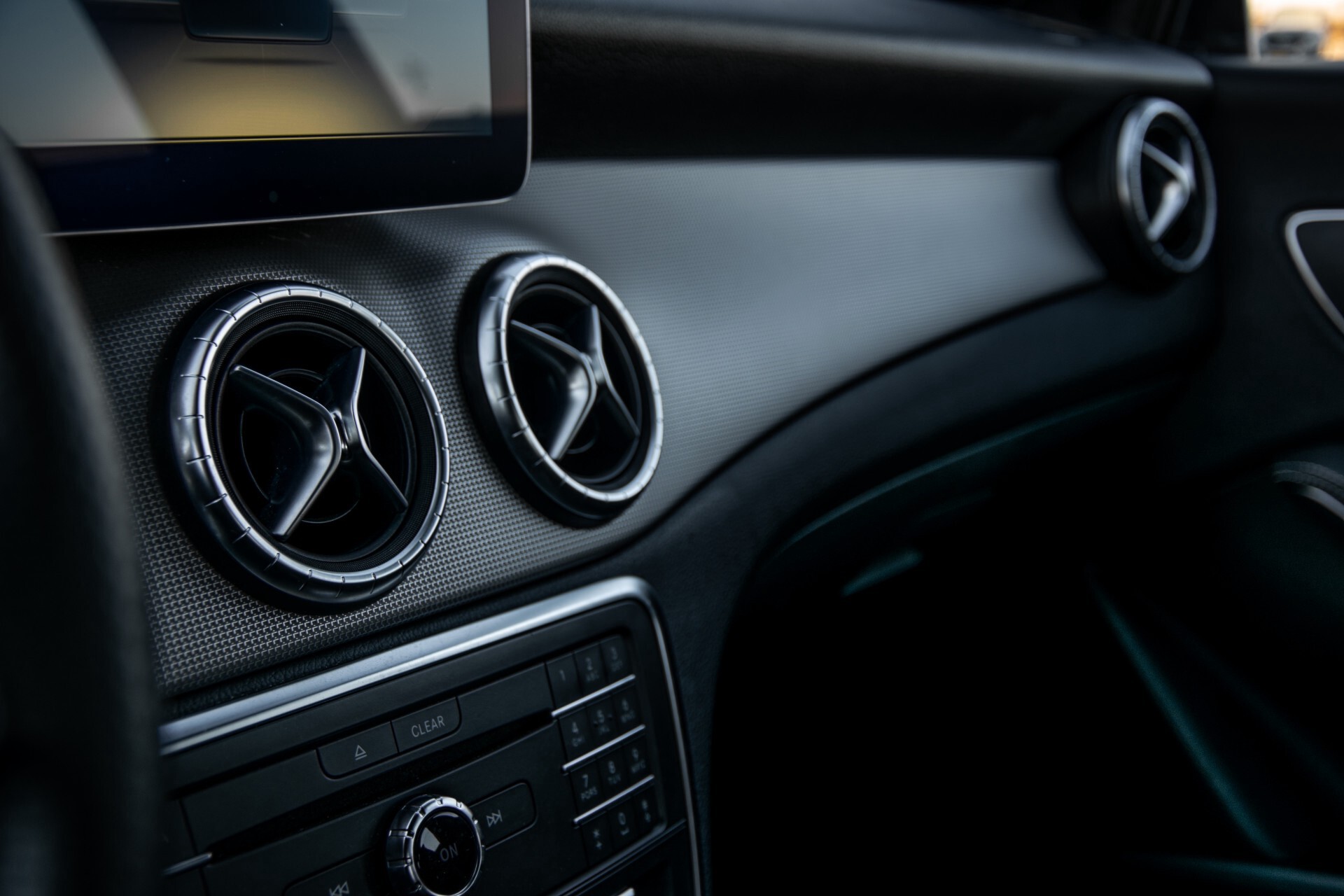 Mercedes-Benz CLA-Klasse 180 Urban Mediadisplay/Stoelverwarming/LED Aut7 Foto 29