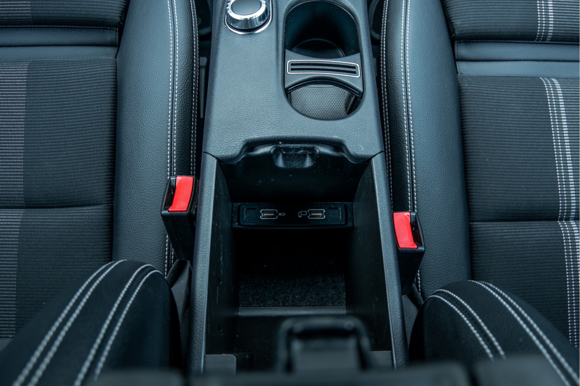 Mercedes-Benz CLA-Klasse 180 Urban Mediadisplay/Stoelverwarming/LED Aut7 Foto 40