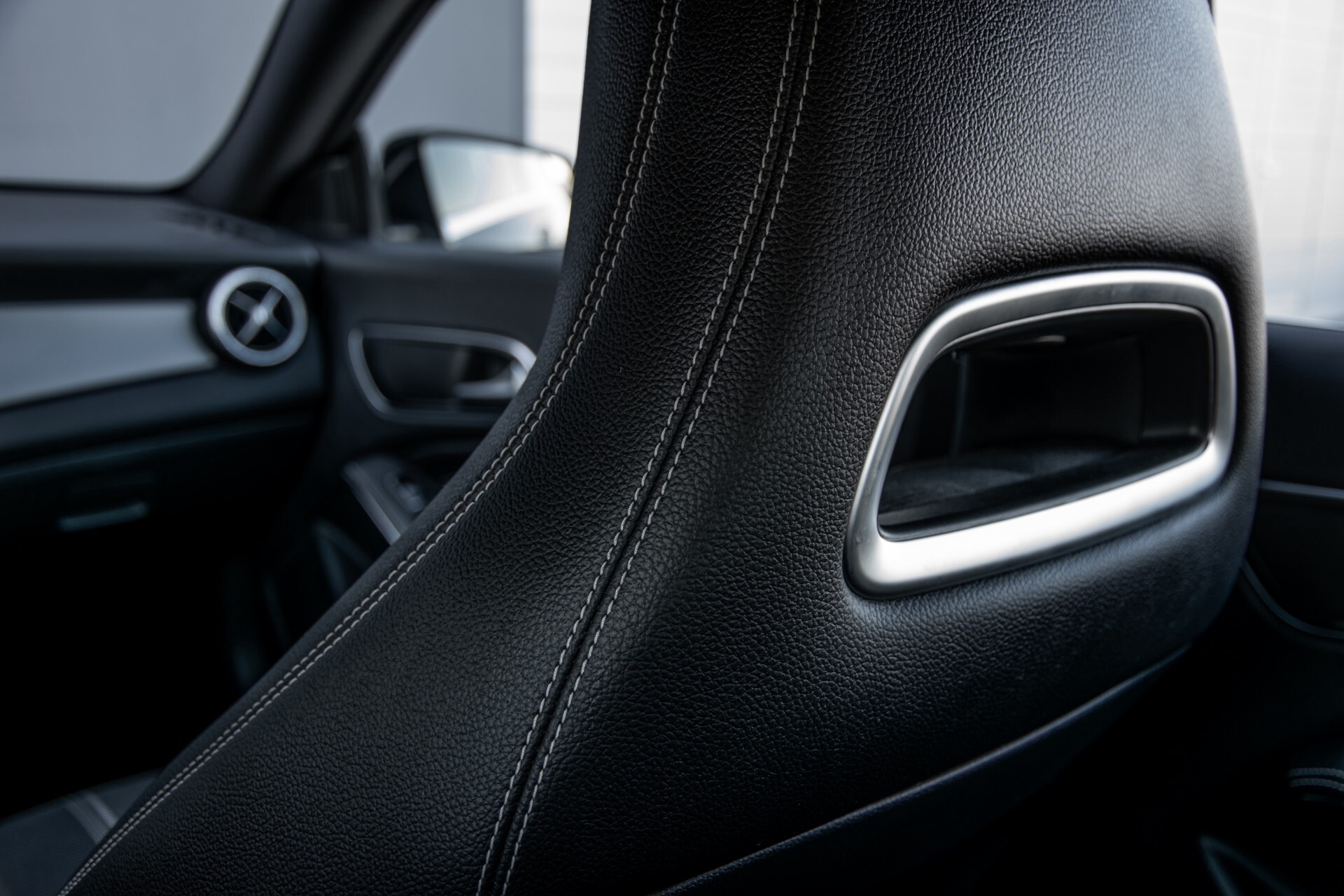 Mercedes-Benz CLA-Klasse 180 Urban Mediadisplay/Stoelverwarming/LED Aut7 Foto 41