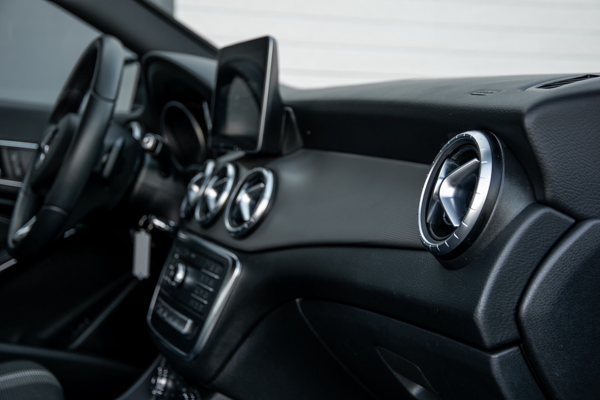 Mercedes-Benz CLA-Klasse 180 Urban Mediadisplay/Stoelverwarming/LED Aut7 Foto 44