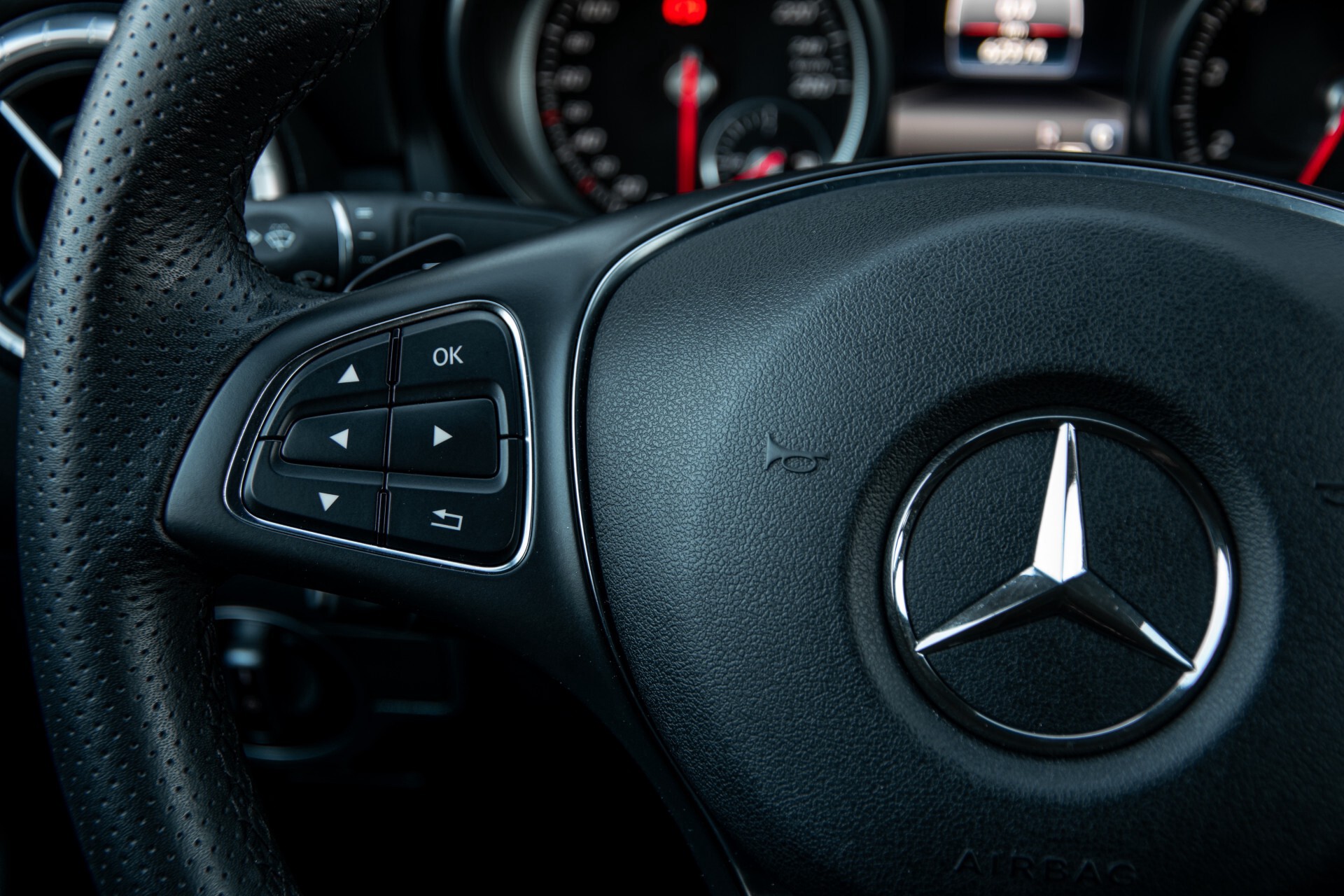 Mercedes-Benz CLA-Klasse 180 Urban Mediadisplay/Stoelverwarming/LED Aut7 Foto 9