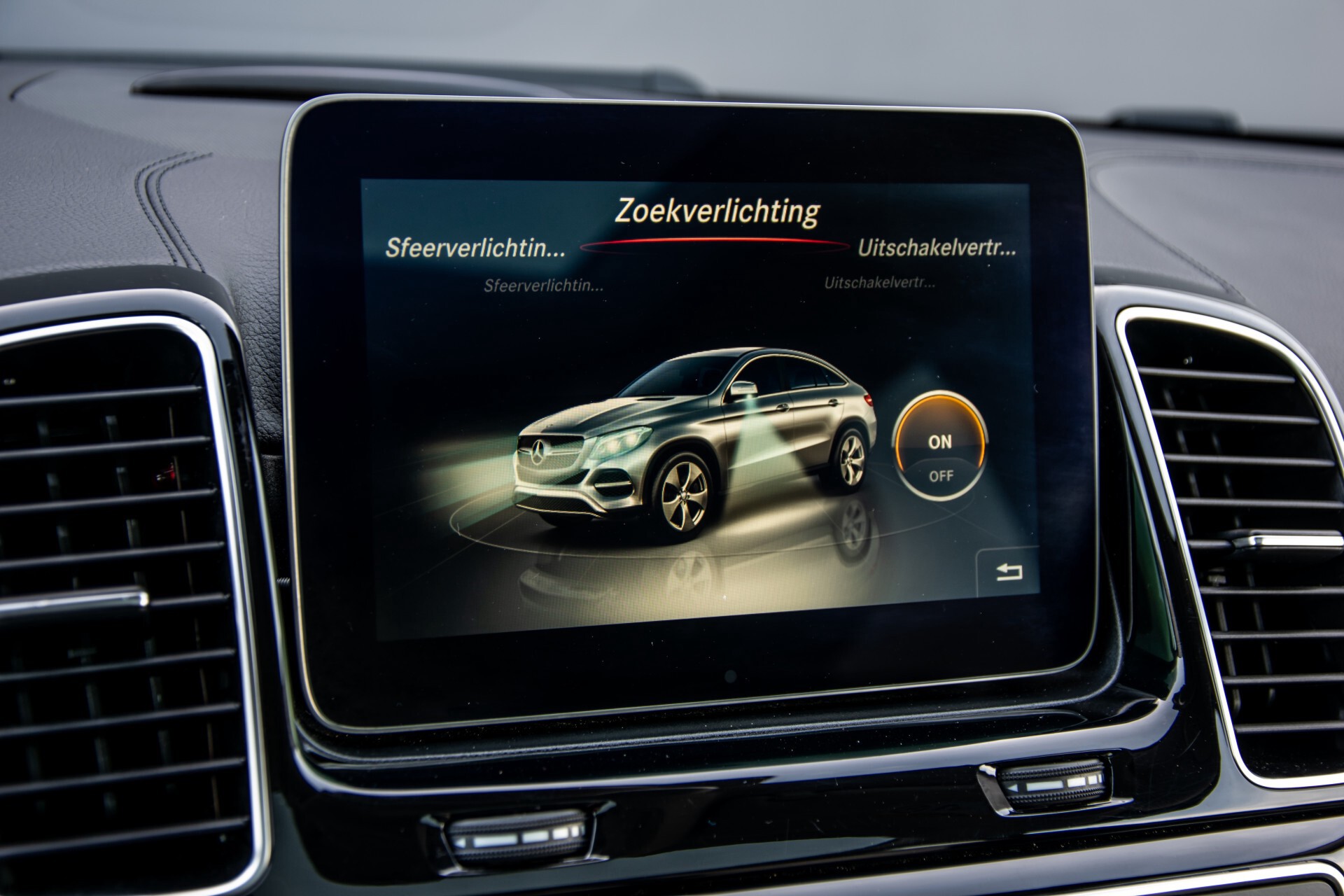 Mercedes-Benz GLE 43 AMG 4-M Active Curve System/Distronic/Panorama/22" Aut9 Foto 28