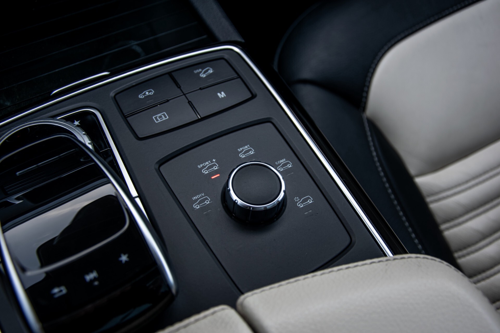 Mercedes-Benz GLE 43 AMG 4-M Active Curve System/Distronic/Panorama/22" Aut9 Foto 29