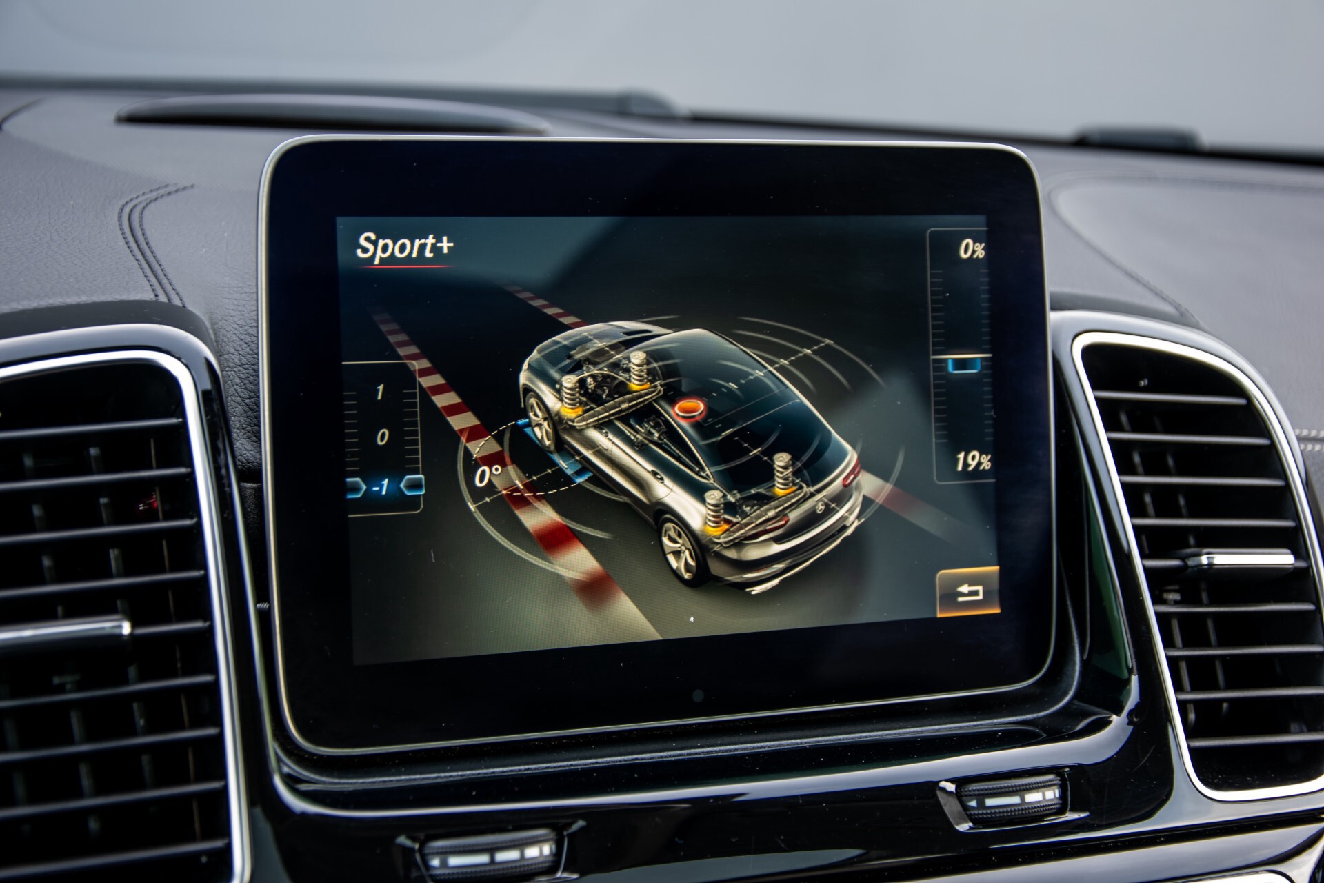 Mercedes-Benz GLE 43 AMG 4-M Active Curve System/Distronic/Panorama/22" Aut9 Foto 31