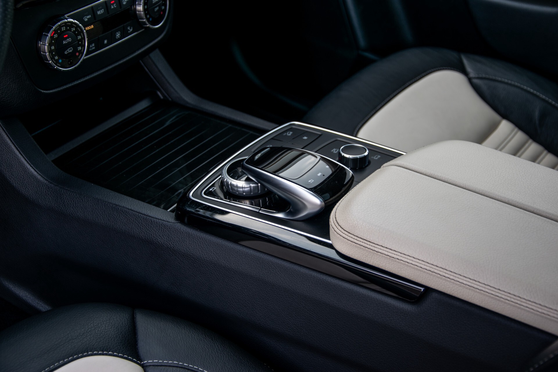 Mercedes-Benz GLE 43 AMG 4-M Active Curve System/Distronic/Panorama/22" Aut9 Foto 37