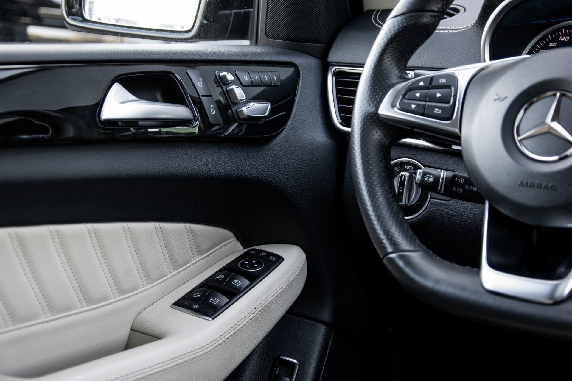 Mercedes-Benz GLE 43 AMG 4-M Active Curve System/Distronic/Panorama/22" Aut9 Foto 48