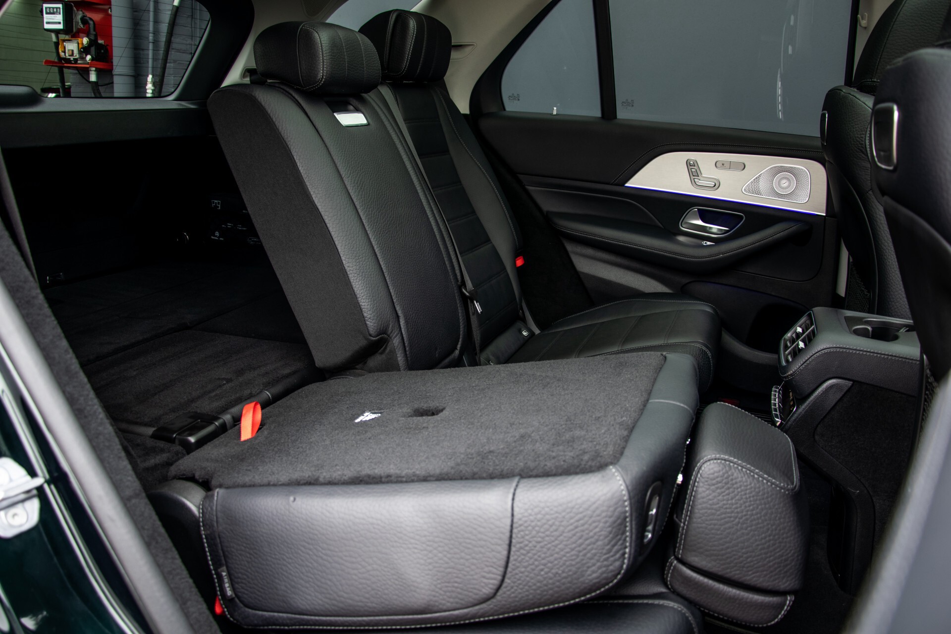 Mercedes-Benz GLE 450 4-M 7-Persoons AMG Massage/Rij-assist/Keyless/TV/360/Night/Trekhaak Aut9 Foto 6