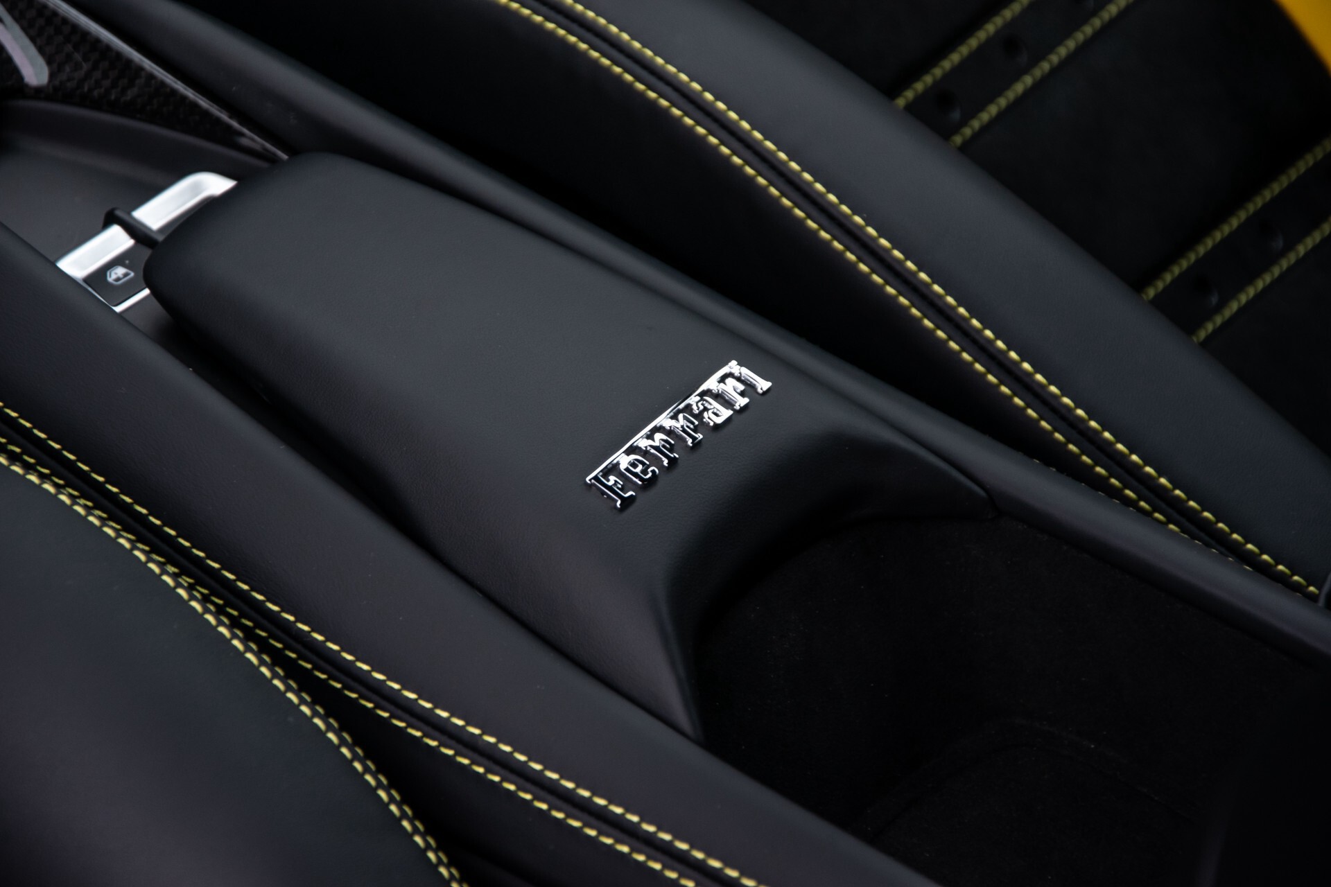 Ferrari F8 Tributo 3.9 V8 HELE Novitech Full Carbon/Lift/Racing Seats/Passenger Display/Hifi Foto 23