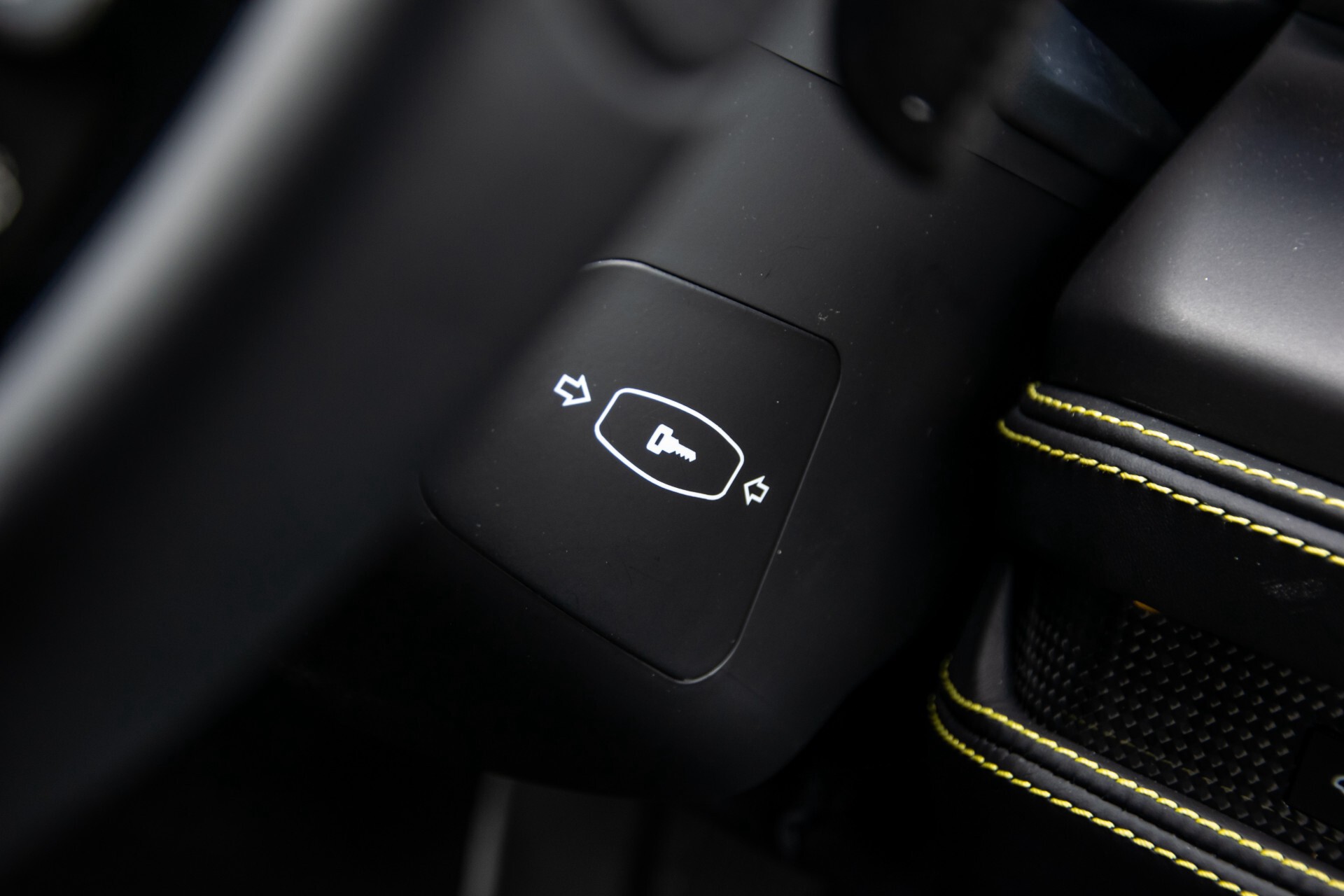 Ferrari F8 Tributo 3.9 V8 HELE Novitech Full Carbon/Lift/Racing Seats/Passenger Display/Hifi Foto 40