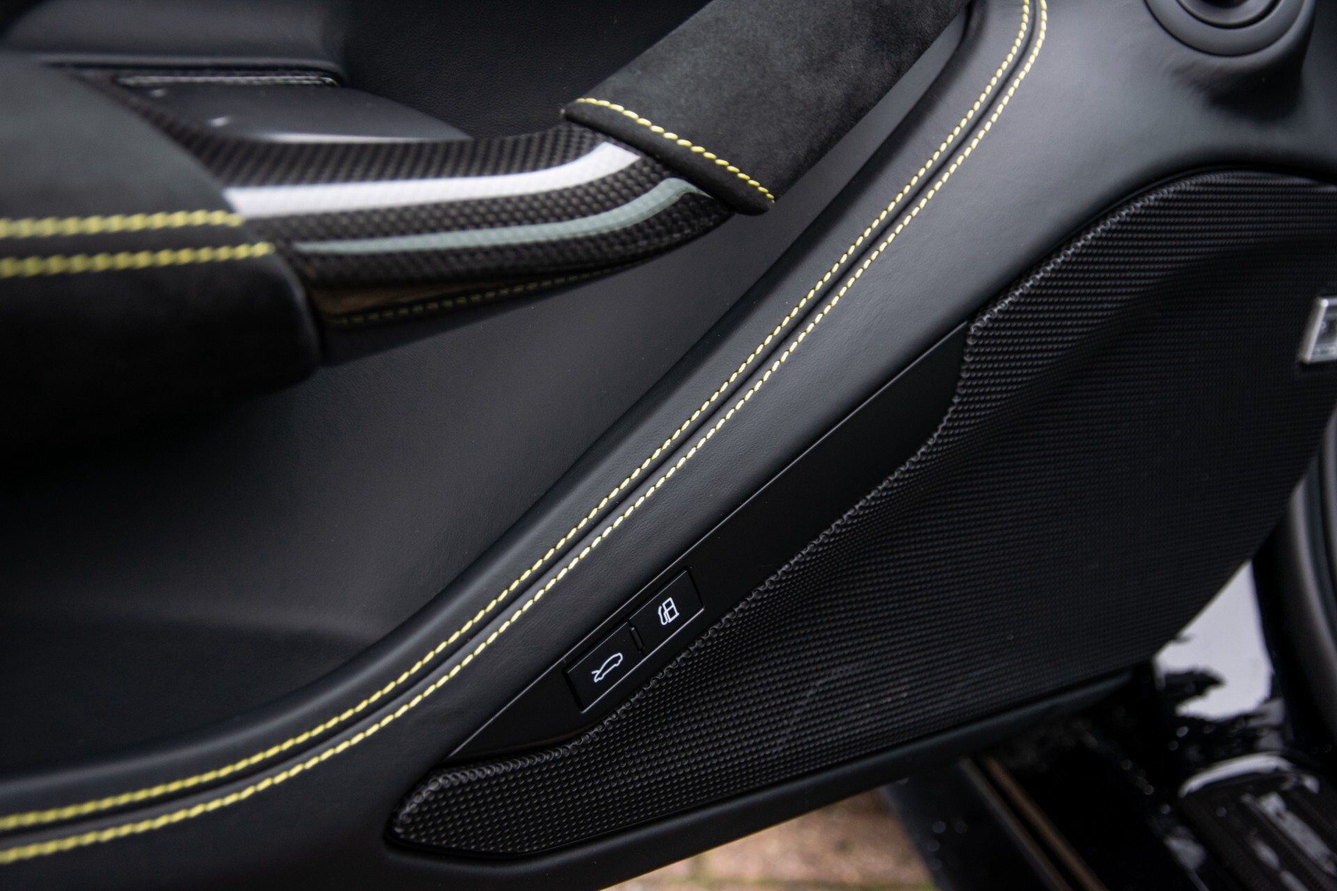 Ferrari F8 Tributo 3.9 V8 HELE Full Carbon/Lift/Racing Seats/Passenger Display/Hifi Foto 16