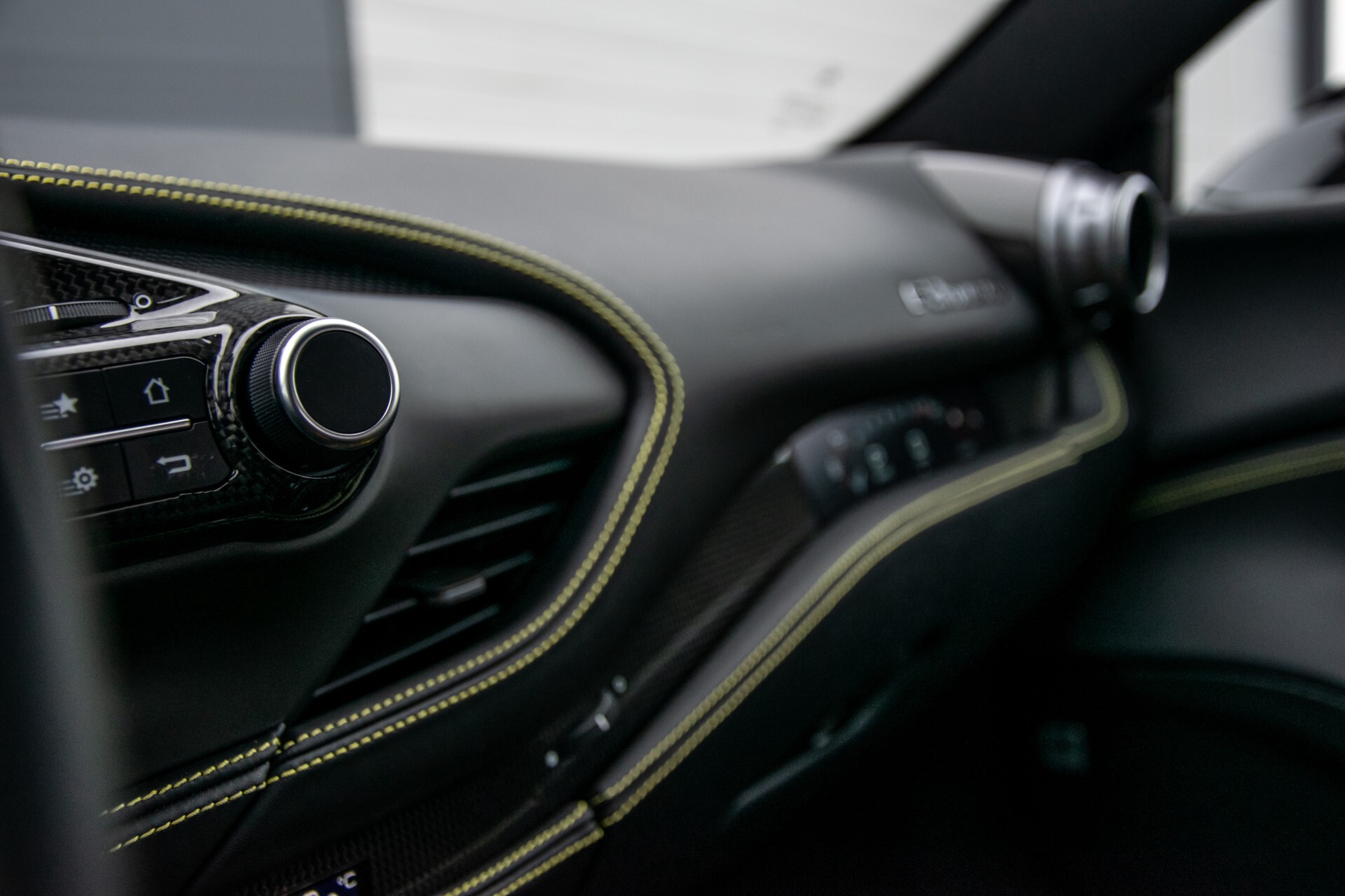 Ferrari F8 Tributo 3.9 V8 HELE Full Carbon/Lift/Racing Seats/Passenger Display/Hifi Foto 35