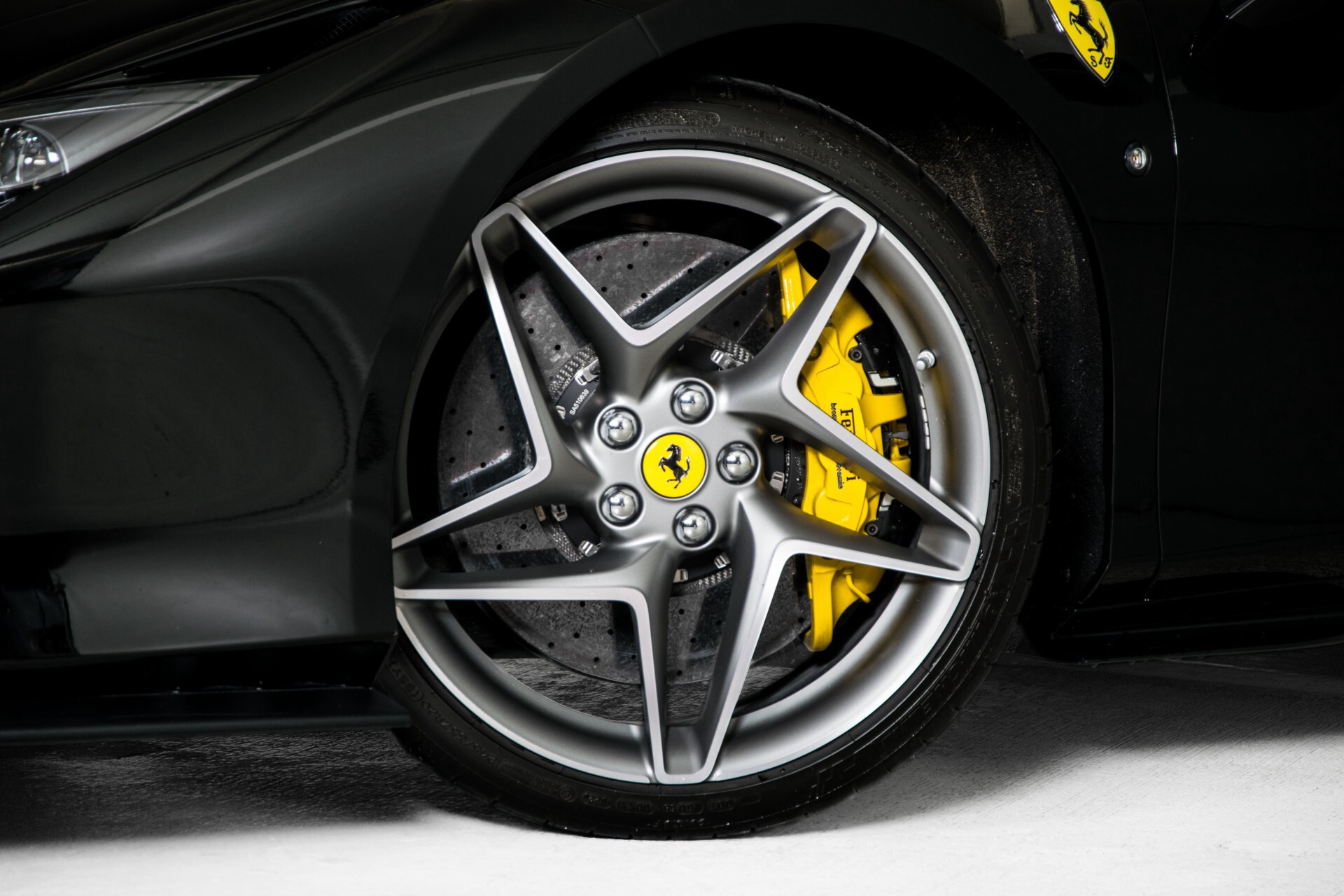 Ferrari F8 Tributo 3.9 V8 HELE Full Carbon/Lift/Racing Seats/Passenger Display/Hifi Foto 61