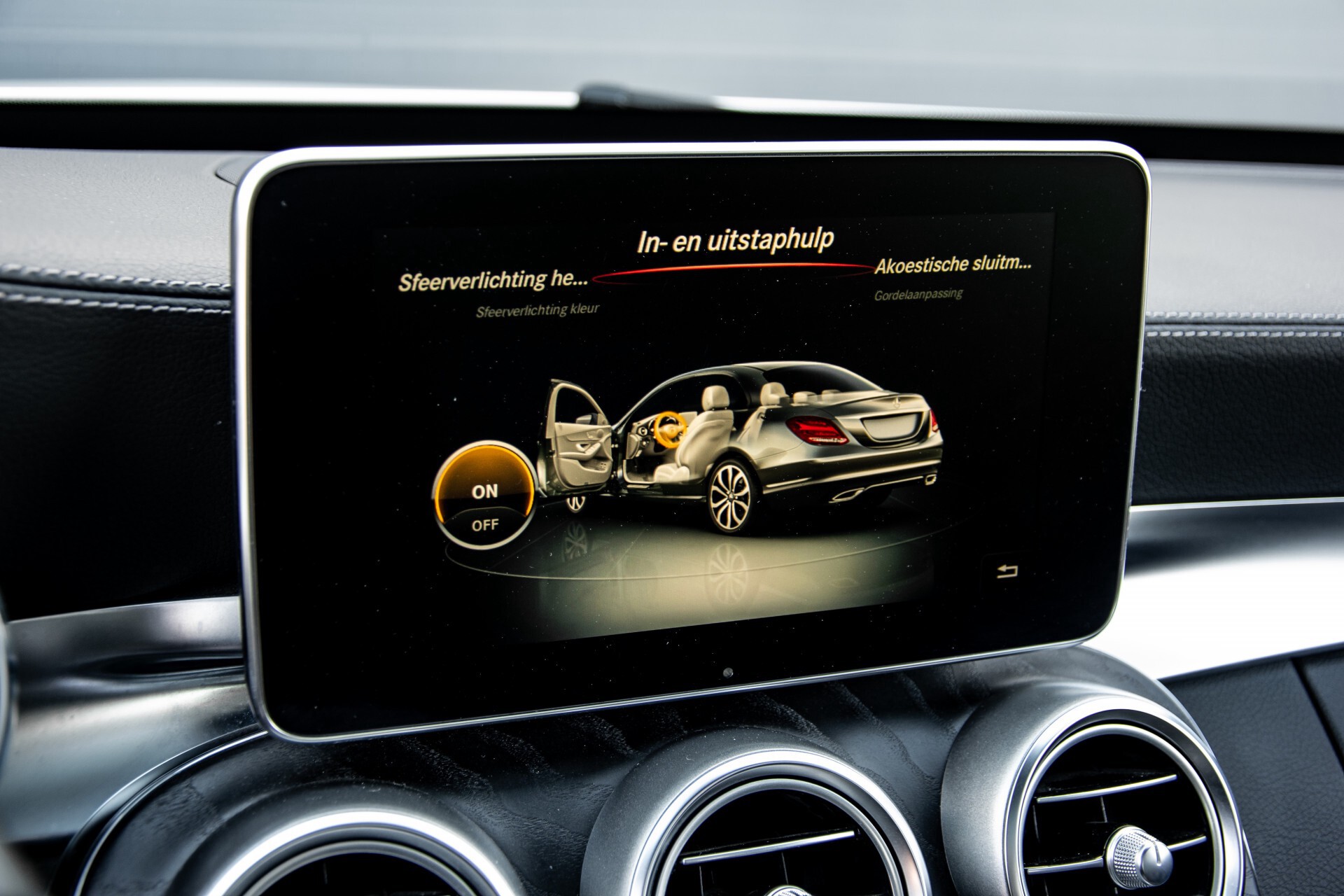 Mercedes-Benz C-Klasse 450/43 AMG 4-M Distronic/Standkachel/Panorama/Keyless/Harman-Kardon/Stoelkoeling Aut7 Foto 27